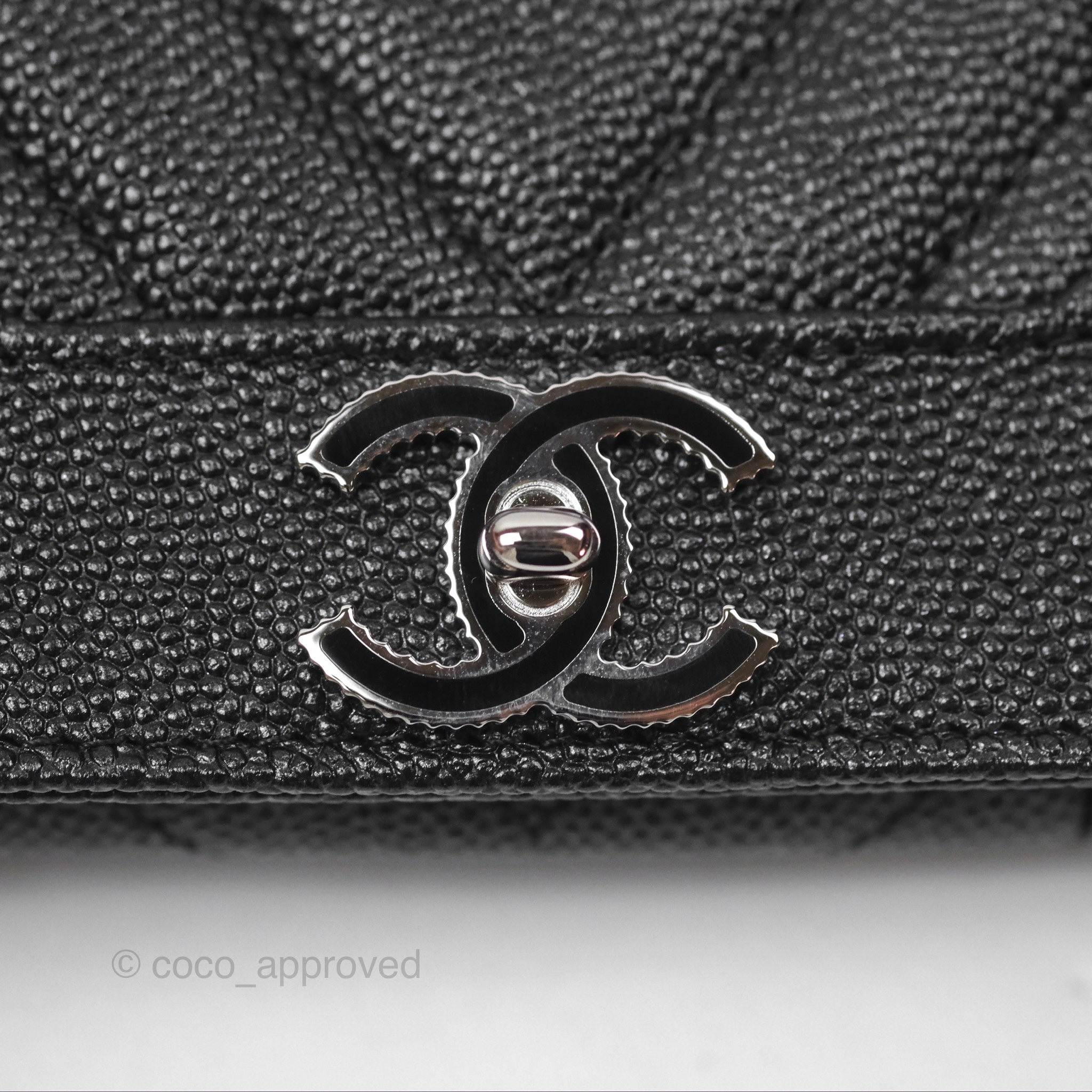 Chanel Chevron Mademoiselle Card Holder in Iridescent Black Caviar Leather with Silver Hardware - Perfect for Everyday Luxury & Compact Wallet Organization