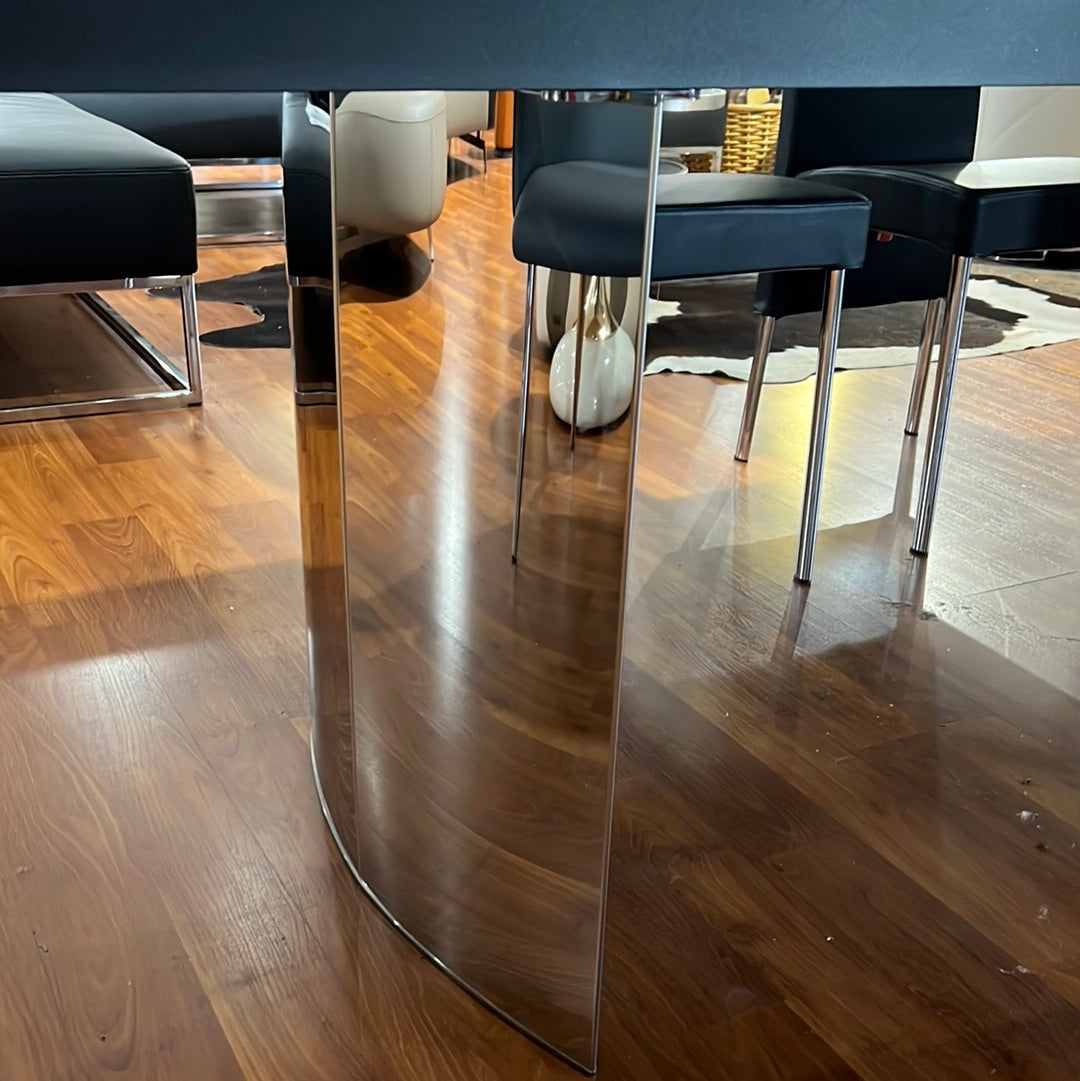 TONIN CASA Manhattan Dining Table - Italian Made Solid Wood Modern Kitchen Table for Dining Room, Breakfast Nook & Small Space - Perfect for Family Gatherings & Dinner Parties