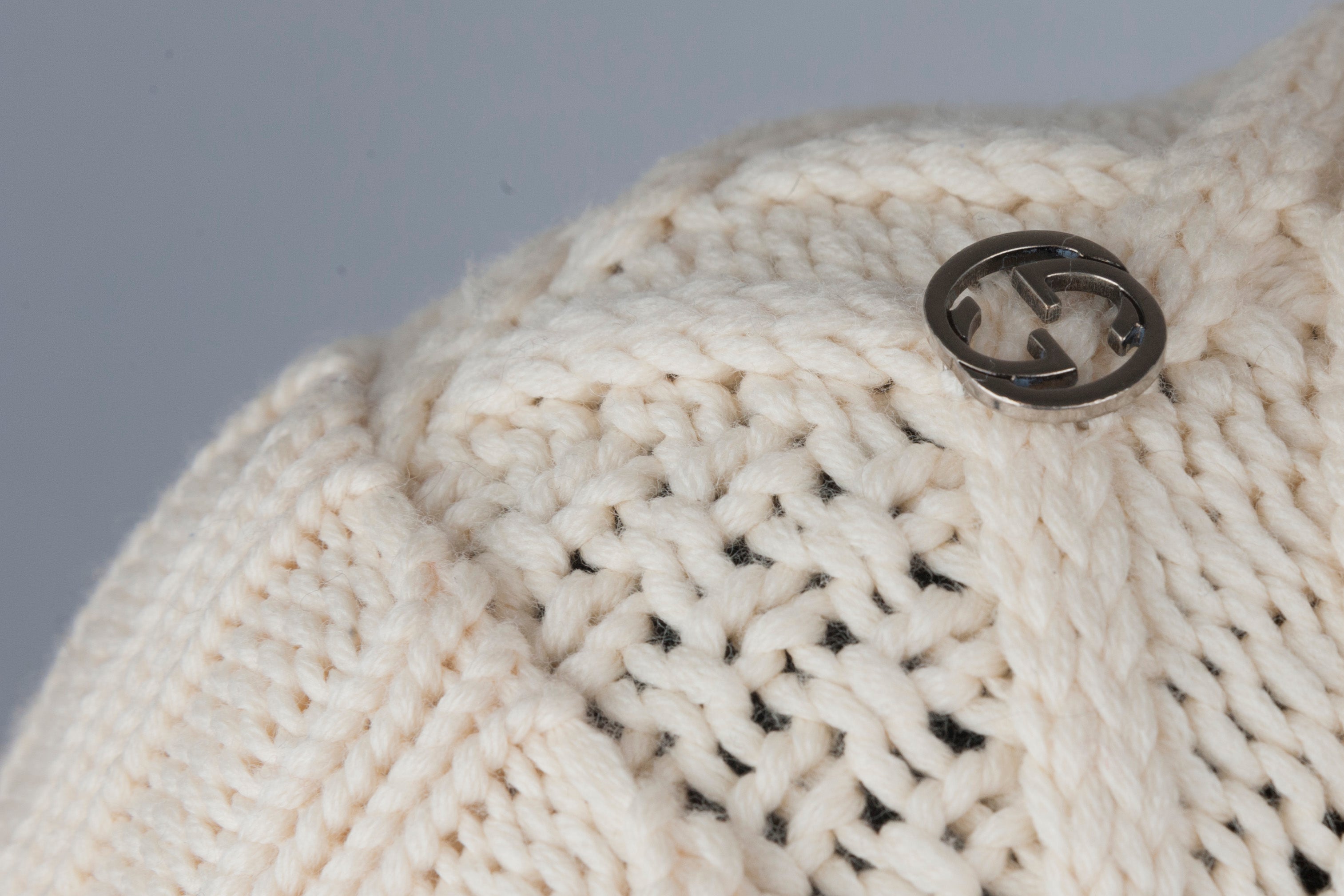 Gucci Knit Wool Beige Hat with Silver Logo - Perfect for Winter Fashion & Casual Outfits
