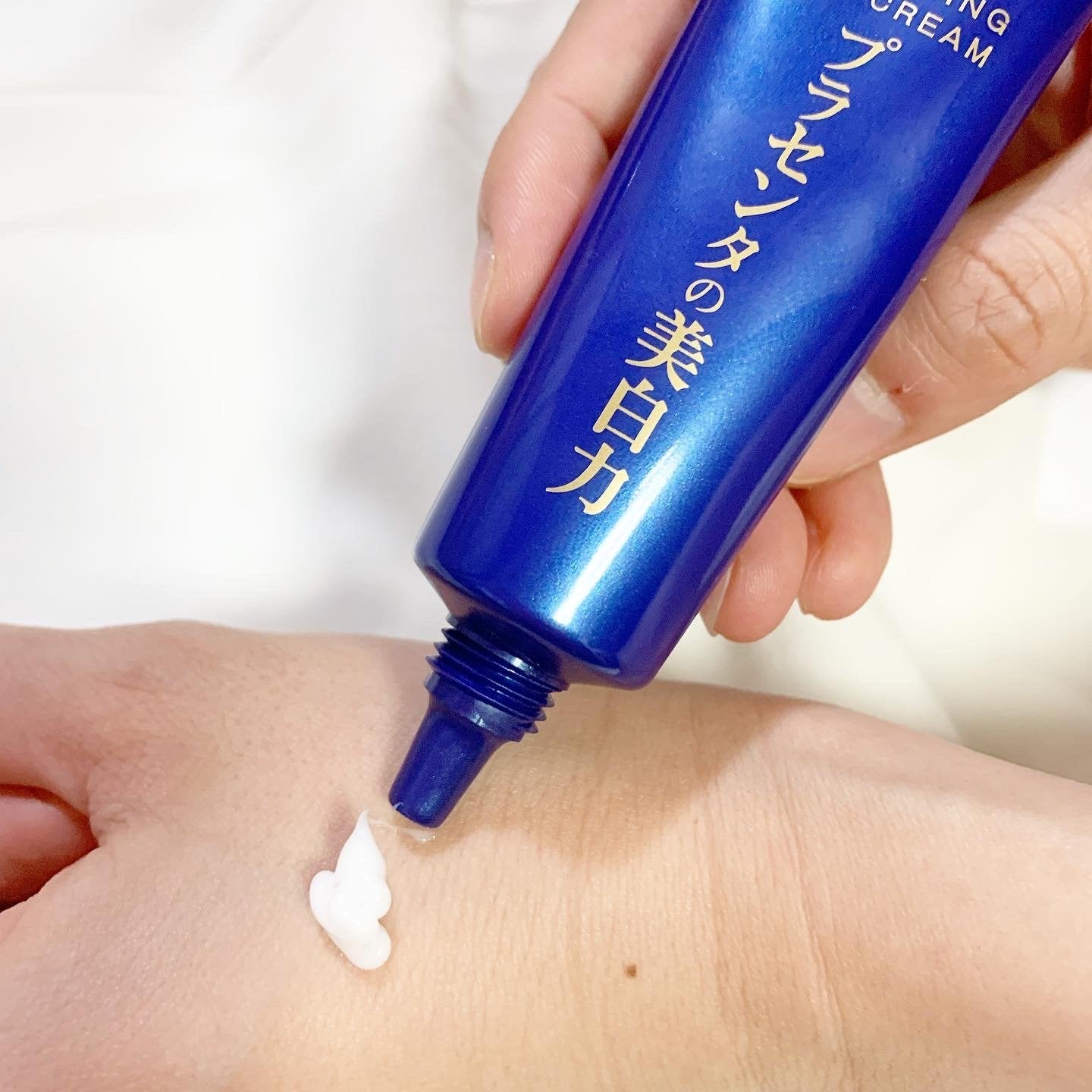 Meishoku Moisturizing Eye Cream 30g - Hydrating & Anti-Aging Under Eye Treatment for Dark Circles & Puffiness - Perfect for Night & Day Use