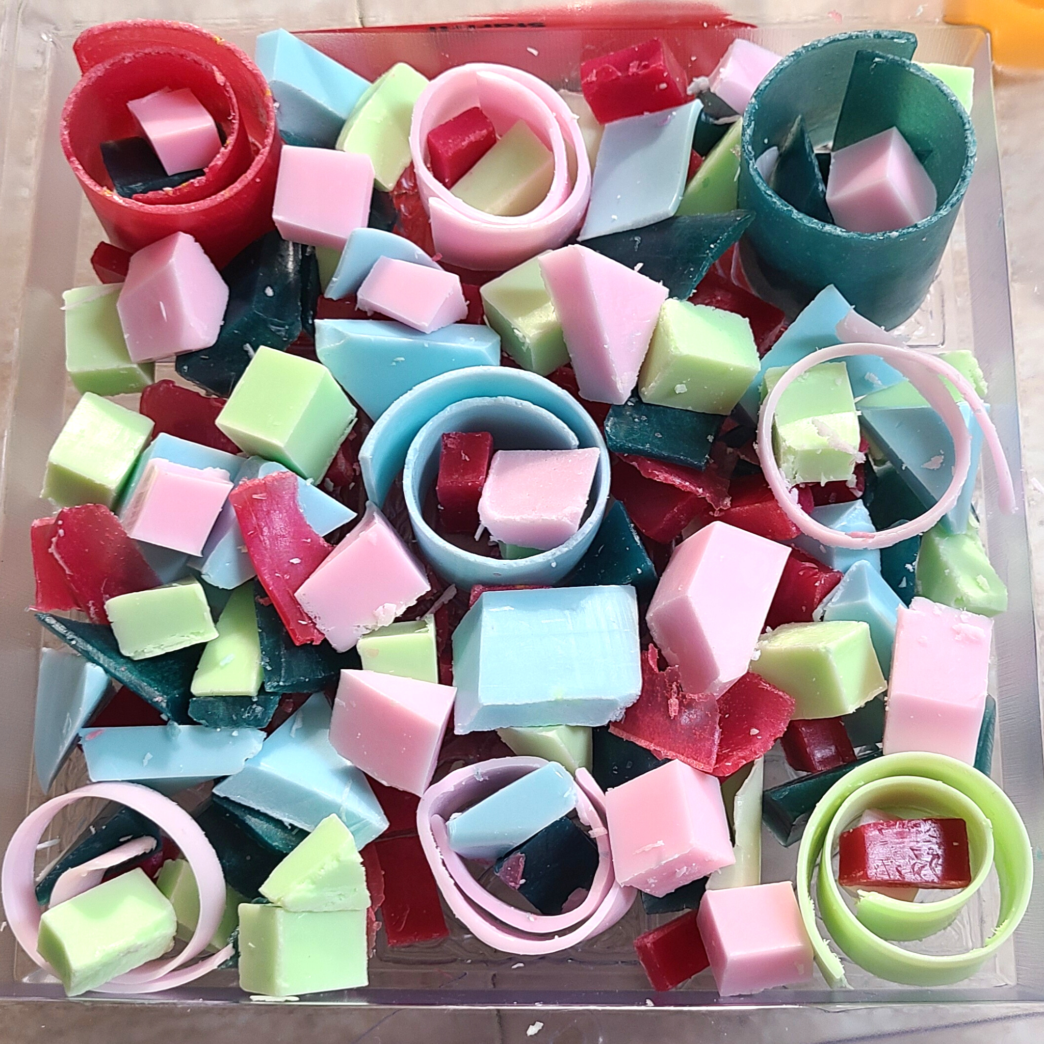 Kid-Friendly Melt and Pour Soap Making Kit - DIY Craft Soap for Beginners & Children - Fun Family Activity & Creative Gift Idea