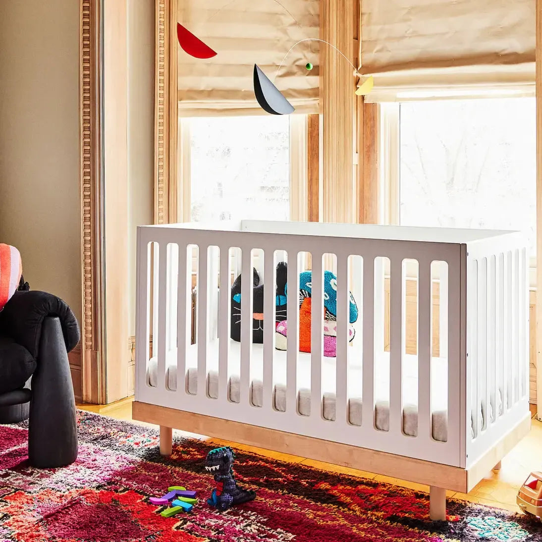 Oeuf Classic Crib in Birch Wood - Modern Nursery Furniture for Baby's First Bed - Perfect for Newborns, Toddlers & Small Kids Bedrooms