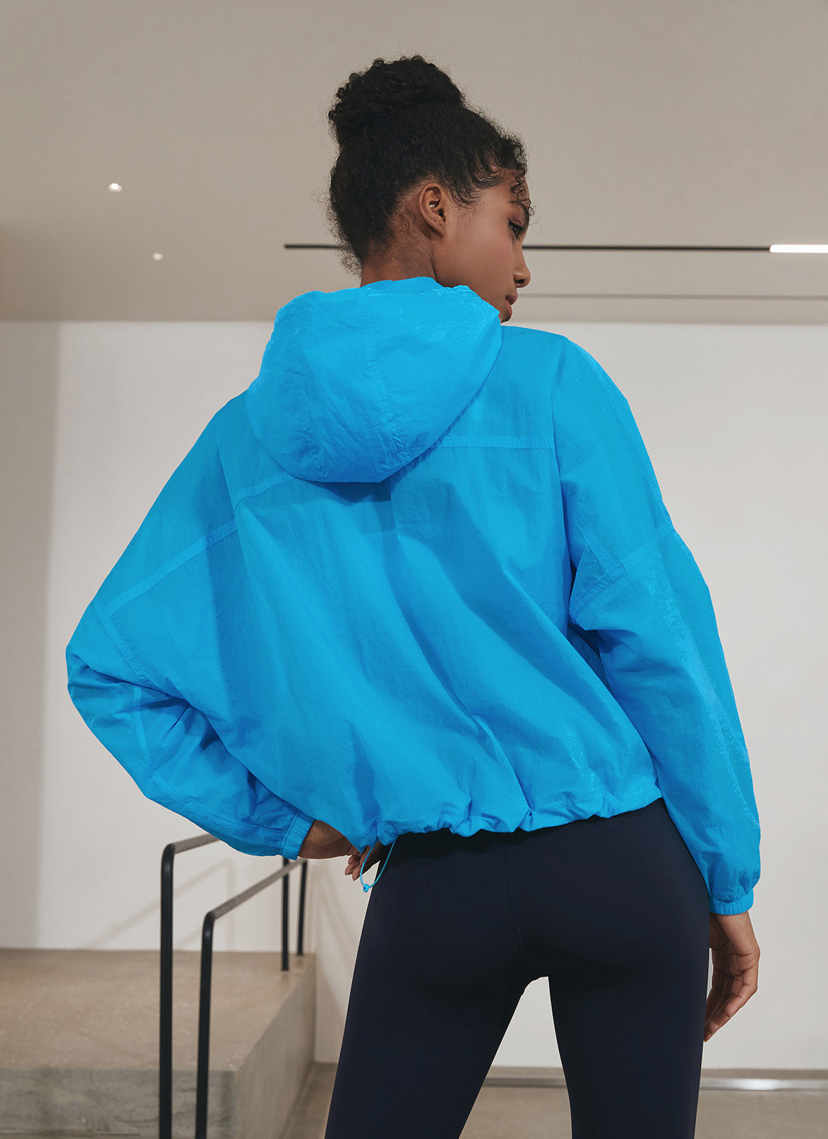 Stylish 2-Way Crop Hood Windbreaker Jacket for Women - Lightweight & Breathable for Outdoor Activities, Running, and Casual Wear