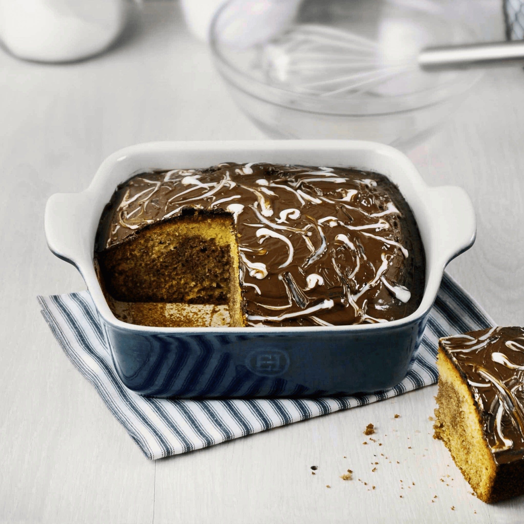 Emile Henry Square Baking Dish - Premium Ceramic Ovenware for Casseroles, Lasagna & Desserts | Perfect for Baking, Roasting & Serving | Durable & Stylish for Home & Restaurant Use