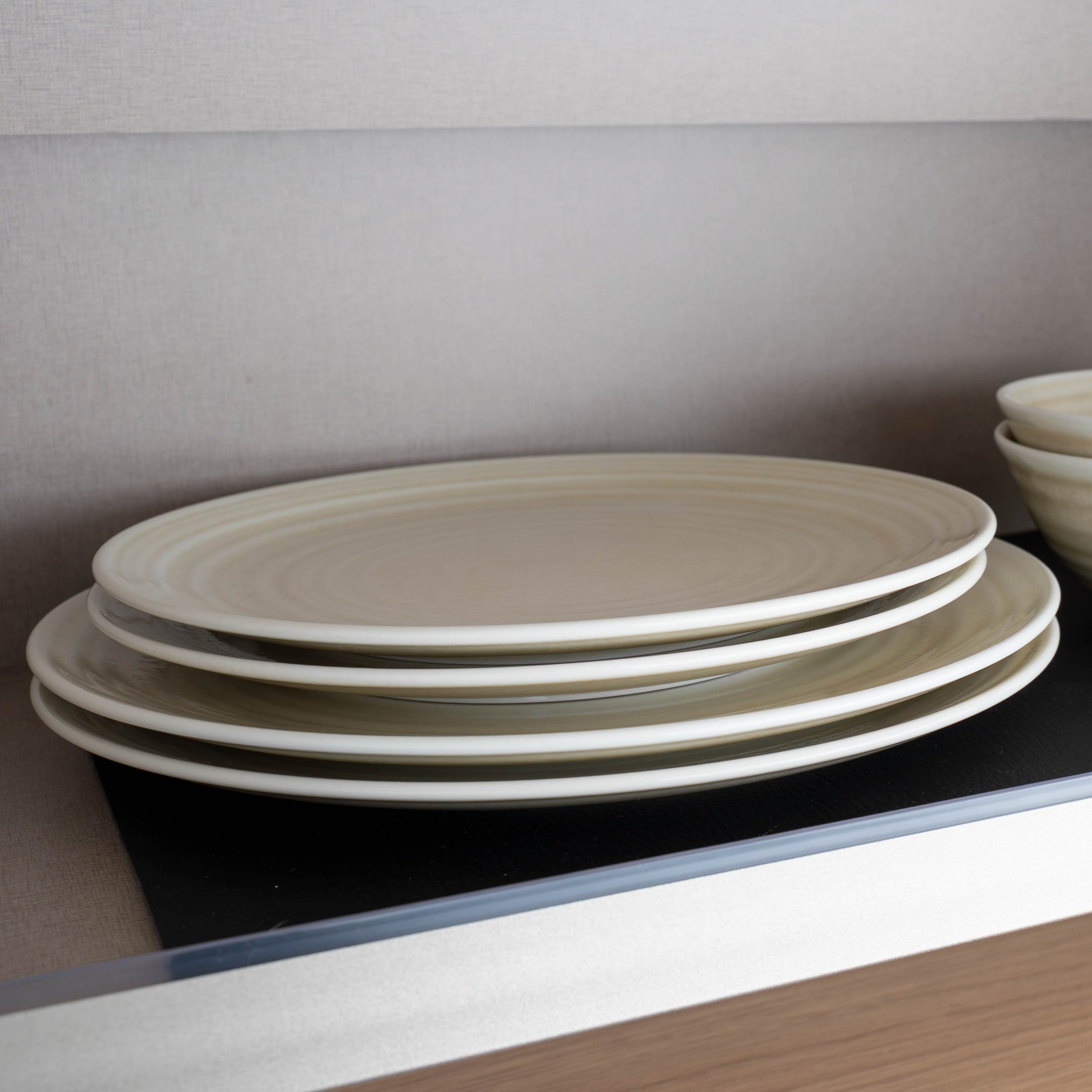 Premium Porcelain Dinner Plate with Magnetic Base - 23 cm (9 inches) - Elegant Dining & Kitchen Decor for Home, Restaurants, and Events