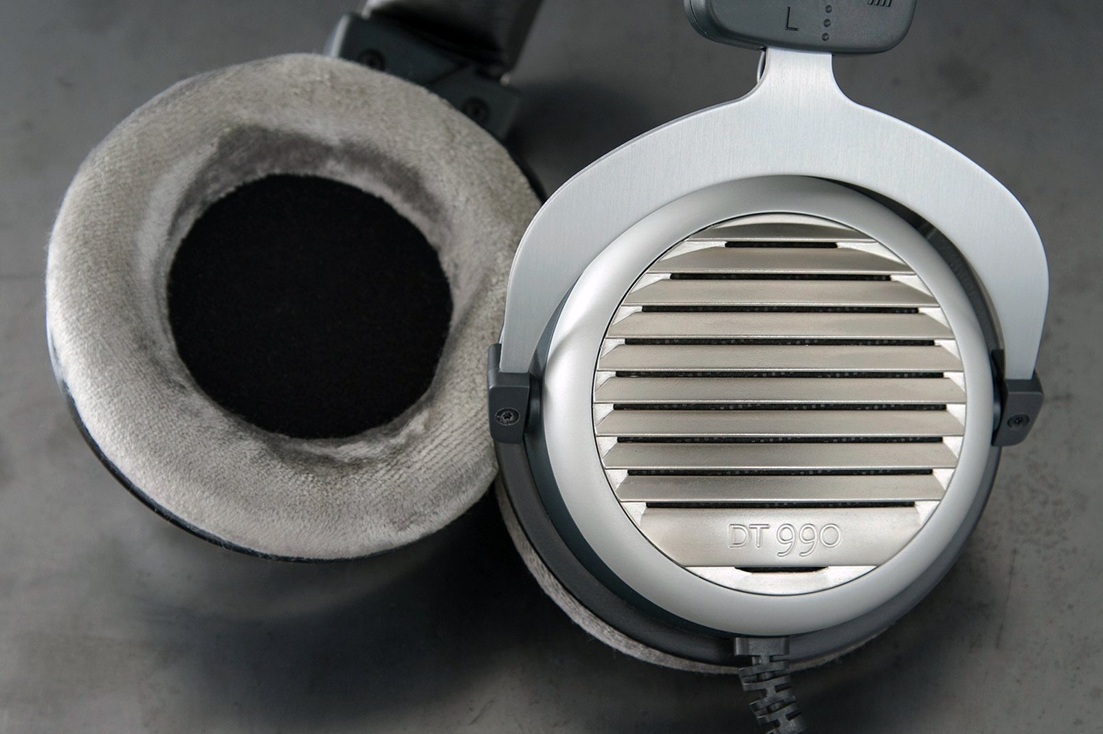 Beyerdynamic DT 990 Edition 32 Ohm Premium Over-Ear Stereo Headphones - Open Back Wired Headphones for Audiophiles, Studio Monitoring, Gaming & Music Listening - Compatible with Smartphones, Tablets & PCs (Renewed)