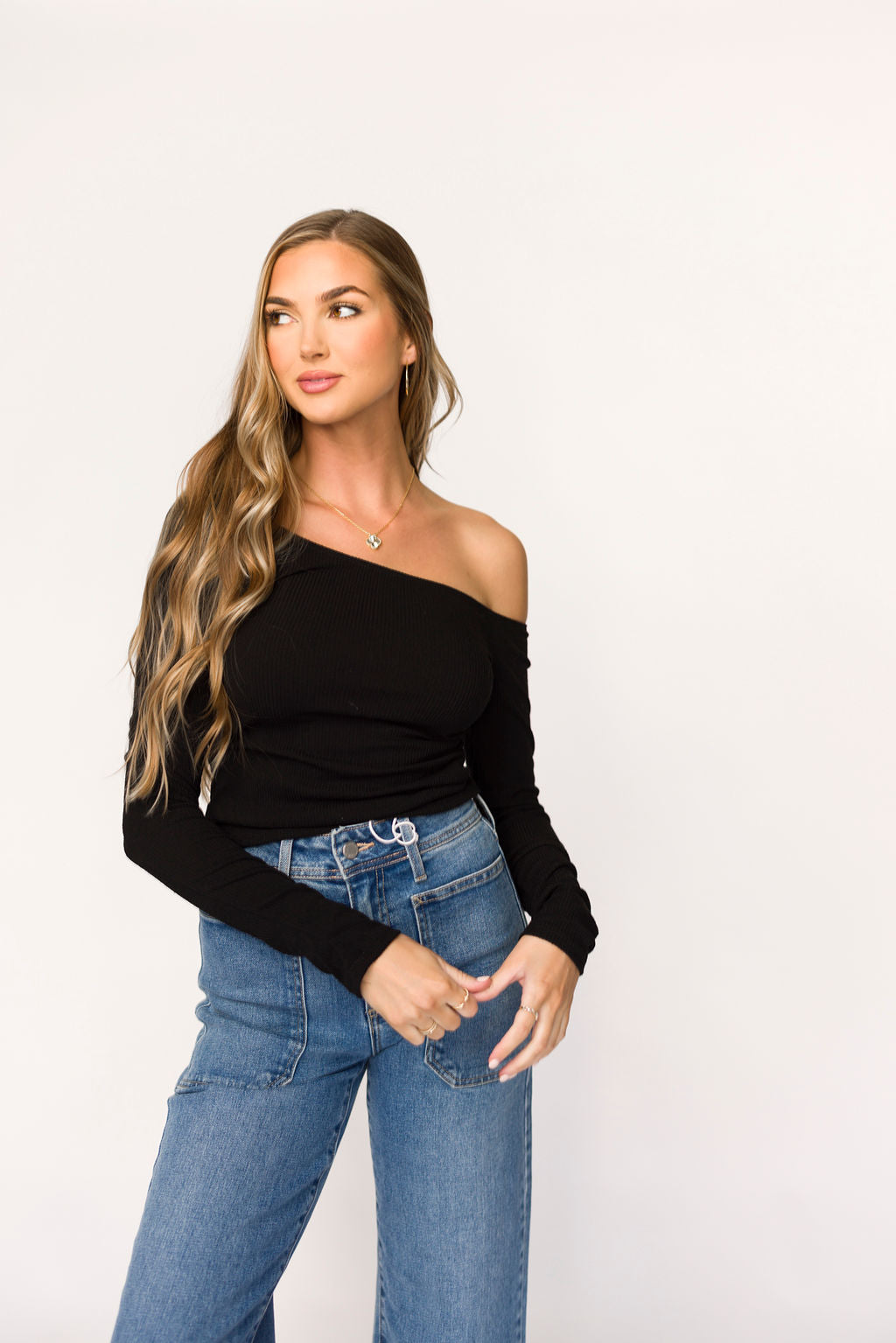 Be Right There Top in Black - Stylish Women's Casual T-Shirt for Everyday Wear | Perfect for Outings, Dates & Relaxing at Home