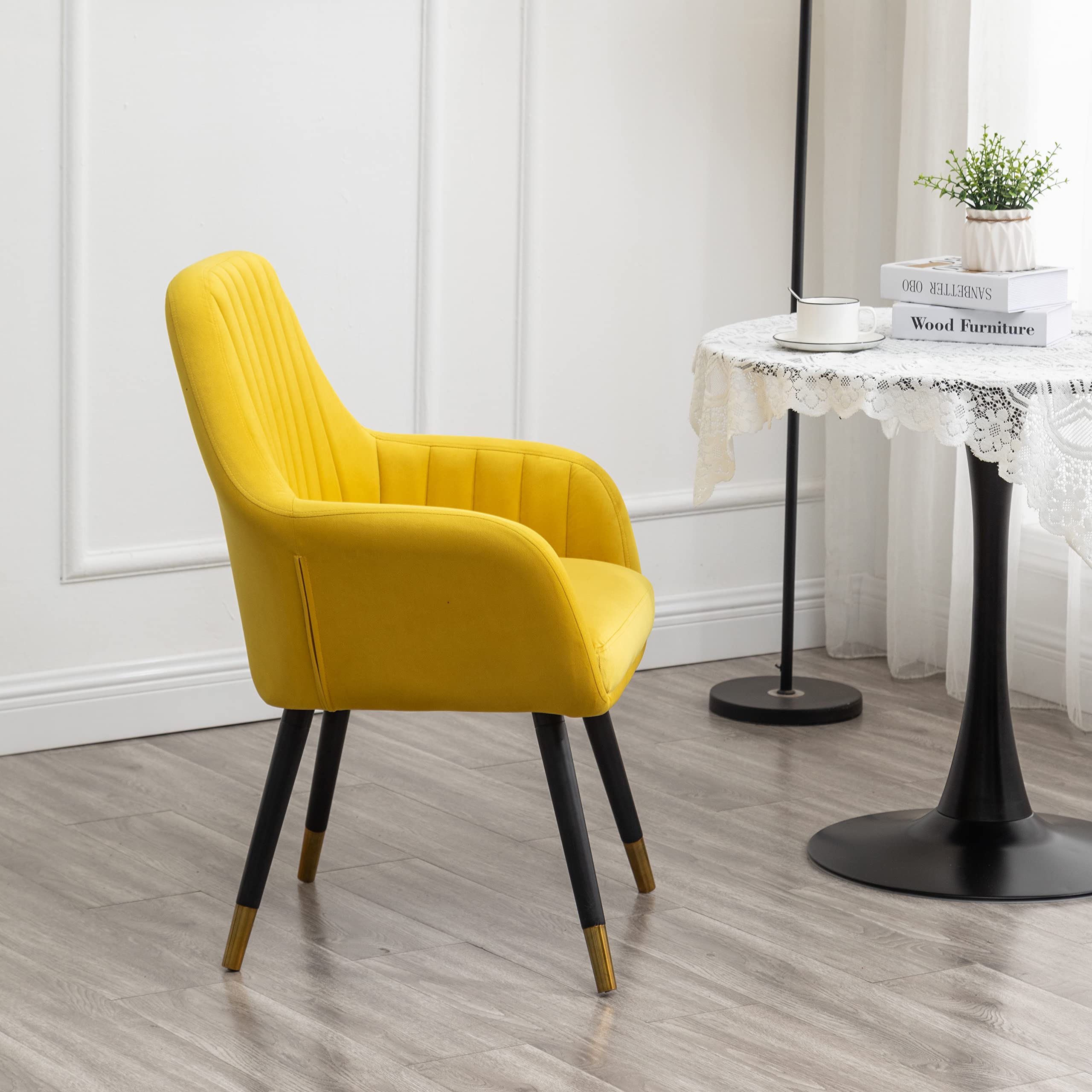 Roundhill Furniture Tuchico Modern Velvet Accent Chair - Plush Upholstered Lounge Chair in Vibrant Yellow | Perfect for Living Room, Bedroom or Office Decor