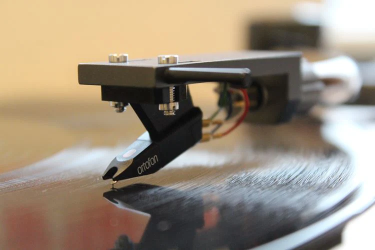 Ortofon Super OM 5E High-Performance Phono Cartridge for Turntables - Perfect for Vinyl Records, DJ Mixing & Home Audio Systems