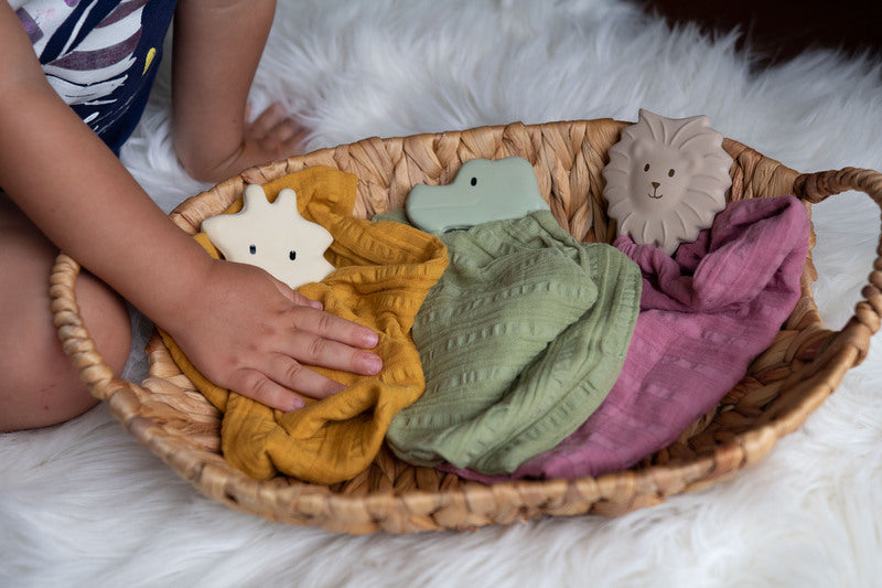 Organic Giraffe-Shaped Natural Rubber Teether with Mustard Muslin Comforter - Safe Baby Teething Toy for Soothing Sore Gums | Perfect for Infants & Toddlers at Home or On-the-Go