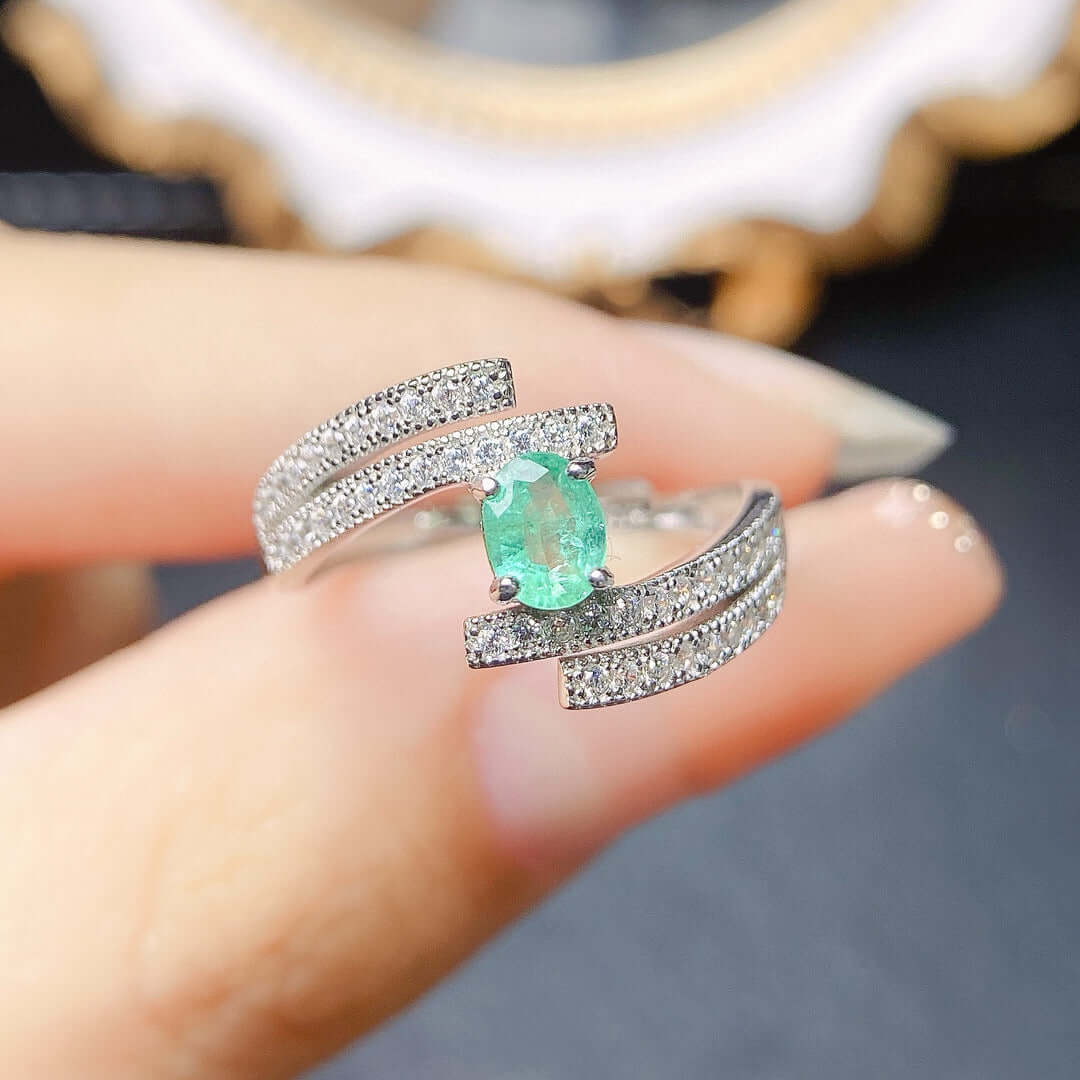 18K Platinum Emerald Statement Ring for Women - Elegant Green Gemstone Jewelry for Engagement, Wedding & Special Occasions | NS2405