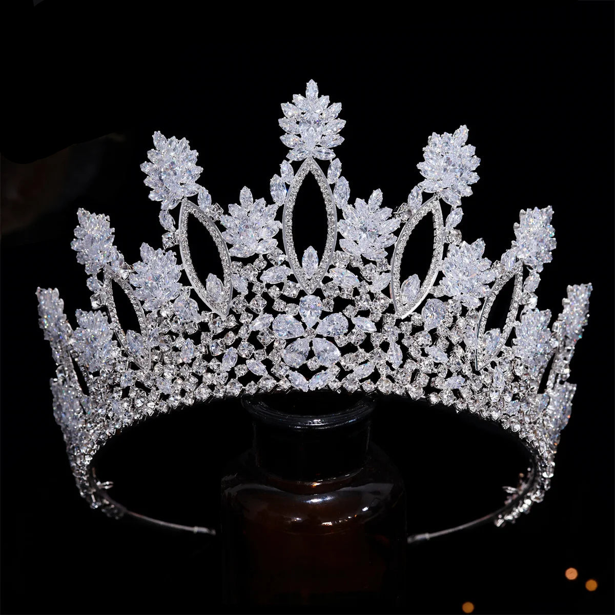 Luxury Cubic Zirconia Wedding Tiara Crown - Elegant Bridal Headpiece for Women, Princess Pageant Hair Jewelry, Perfect Gift for Bride (Ideal for Weddings, Prom, Quinceañera & Special Occasions)