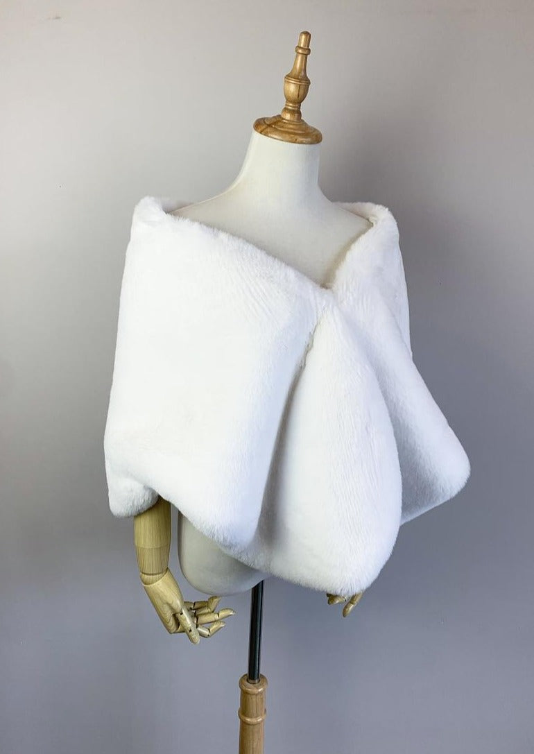 Soft Ivory Faux Fur Shawl Wrap - Elegant Butterfly Ivy05 Design for Women | Perfect for Winter Fashion, Evening Parties & Special Occasions