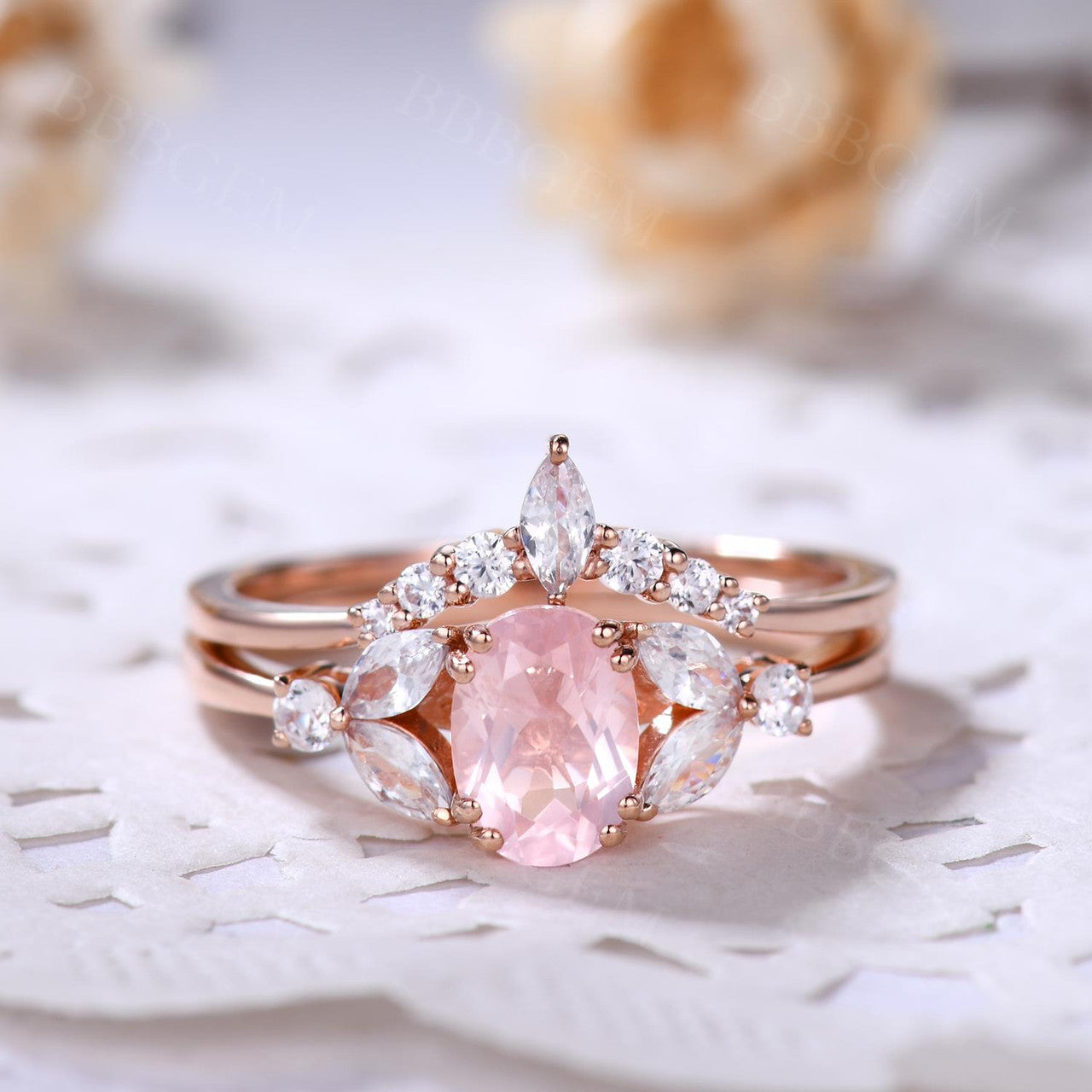 1.0 CT Vintage Oval Cut Rose Quartz Engagement Ring Set with Curved Moissanite Wedding Band - Perfect for Proposals, Anniversaries & Romantic Occasions
