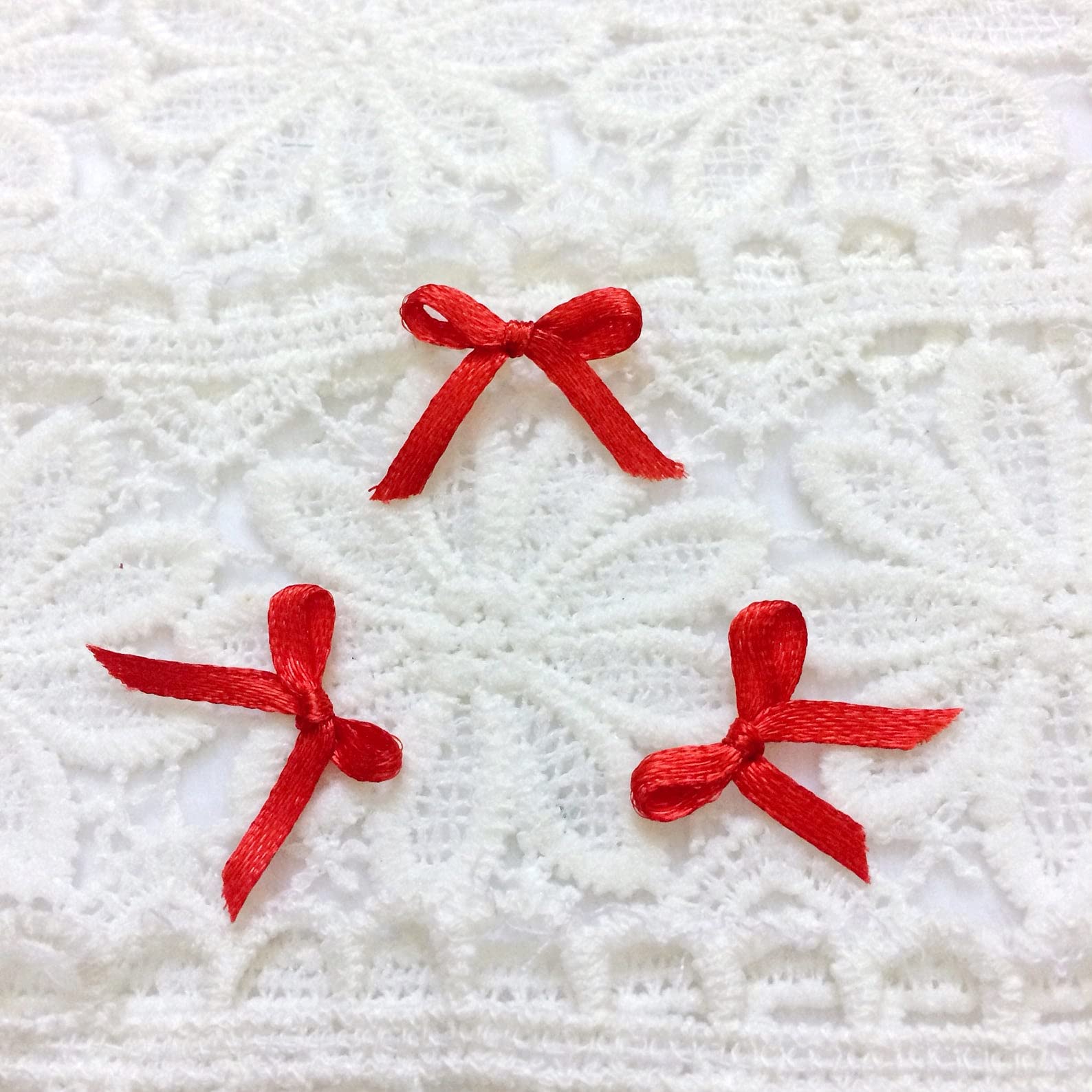 25-50pcs Red Satin Ribbon Bows for Gift Wrapping, Card Making, Christmas Decorations - Small Fabric Bows for DIY Crafts, Party Favors and Holiday Gift Toppers