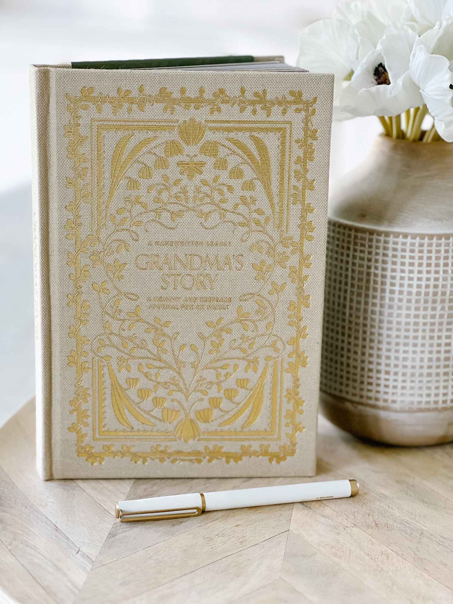 Grandma's Story - Personalized Keepsake Memory Book for Cherished Family Memories | Perfect for Gifts, Scrapbooking & Preserving Family History