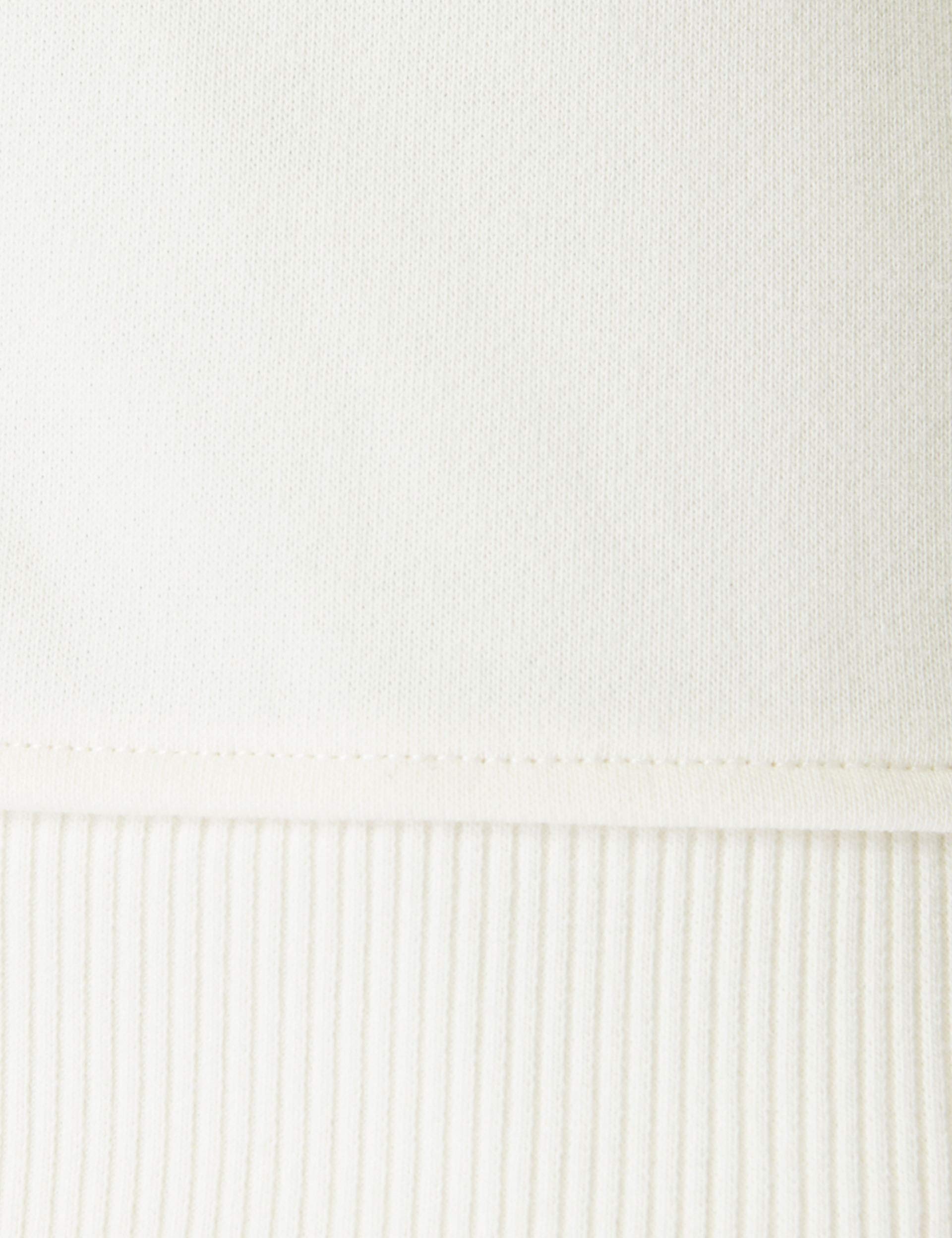 Premium Ski Club Sweatshirt - Cozy Studio White Pullover for Winter Sports & Casual Wear | Perfect for Ski Trips, Apres-Ski & Cold Weather Fashion