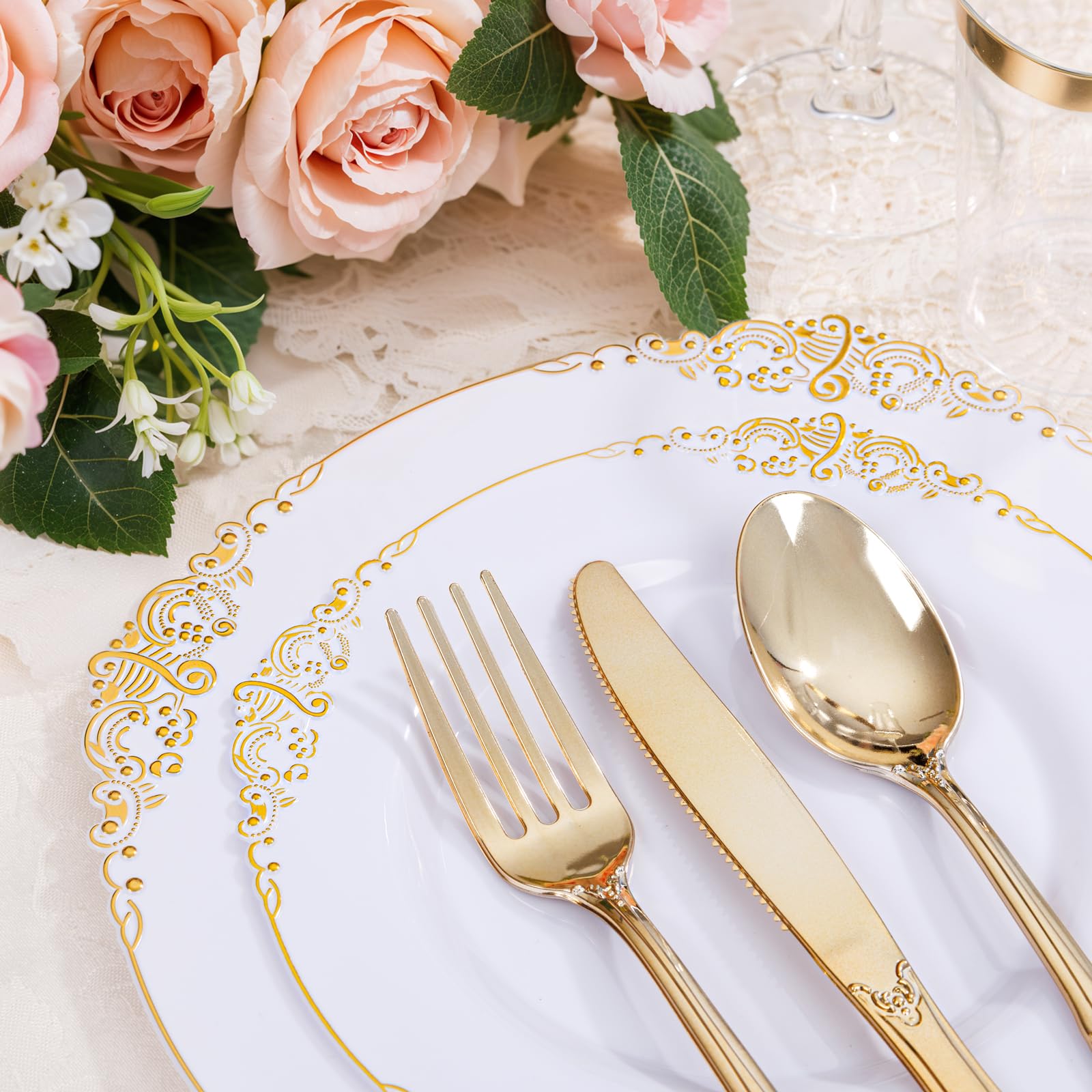 YOUBET 700-Piece Gold Plastic Dinnerware Set - Elegant White & Gold Disposable Plates (200 Plates, 300 Heavy Duty Forks/Spoons/Knives, 100 Cups & 100 Napkins) - Perfect for Weddings, Parties, Bridal Showers & Large Gatherings of 100+ Guests