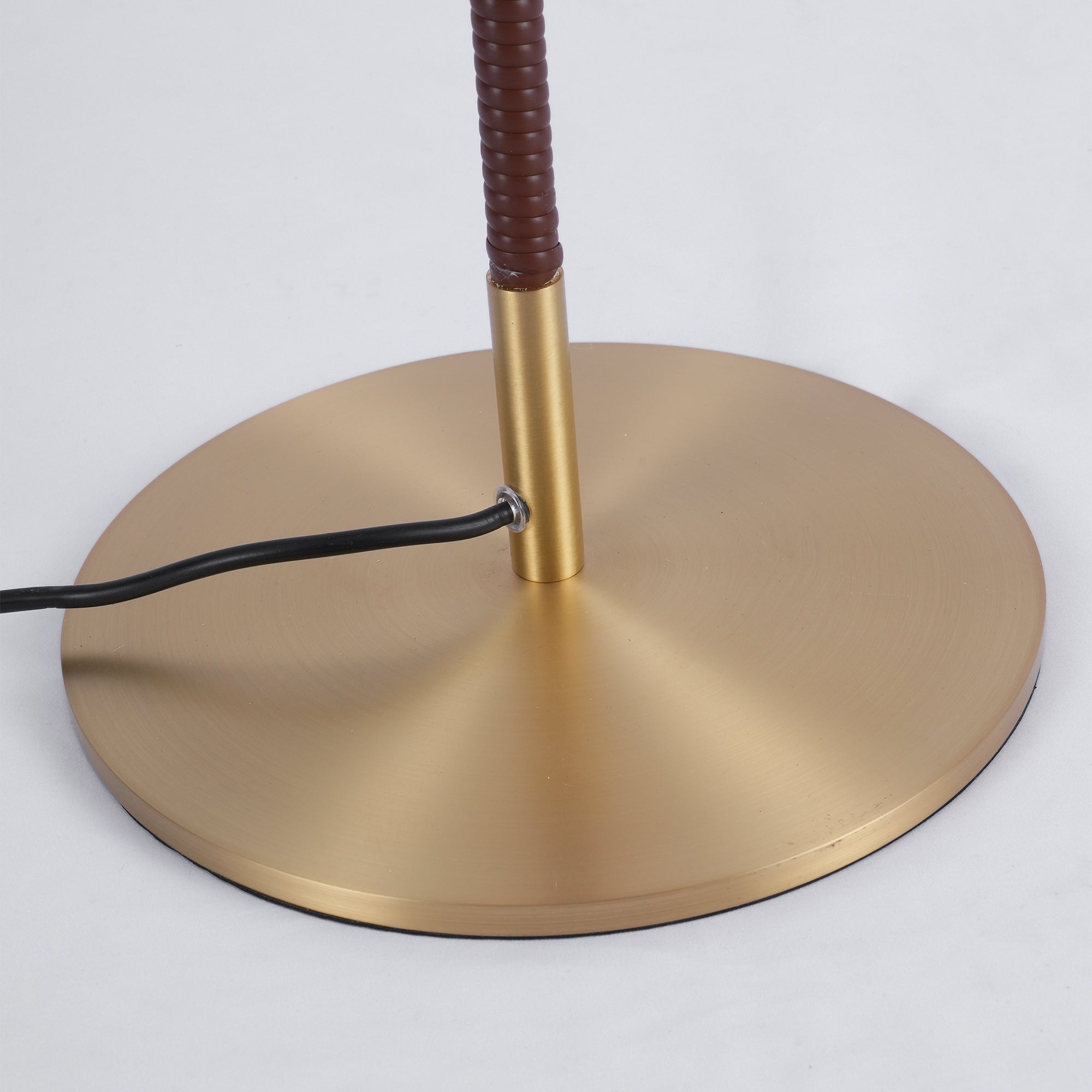 Modern Chinese Hat Floor Lamp - Stylish Rattan Shade for Living Room, Bedroom & Office Decor - Perfect for Cozy Ambiance and Reading Nook Lighting