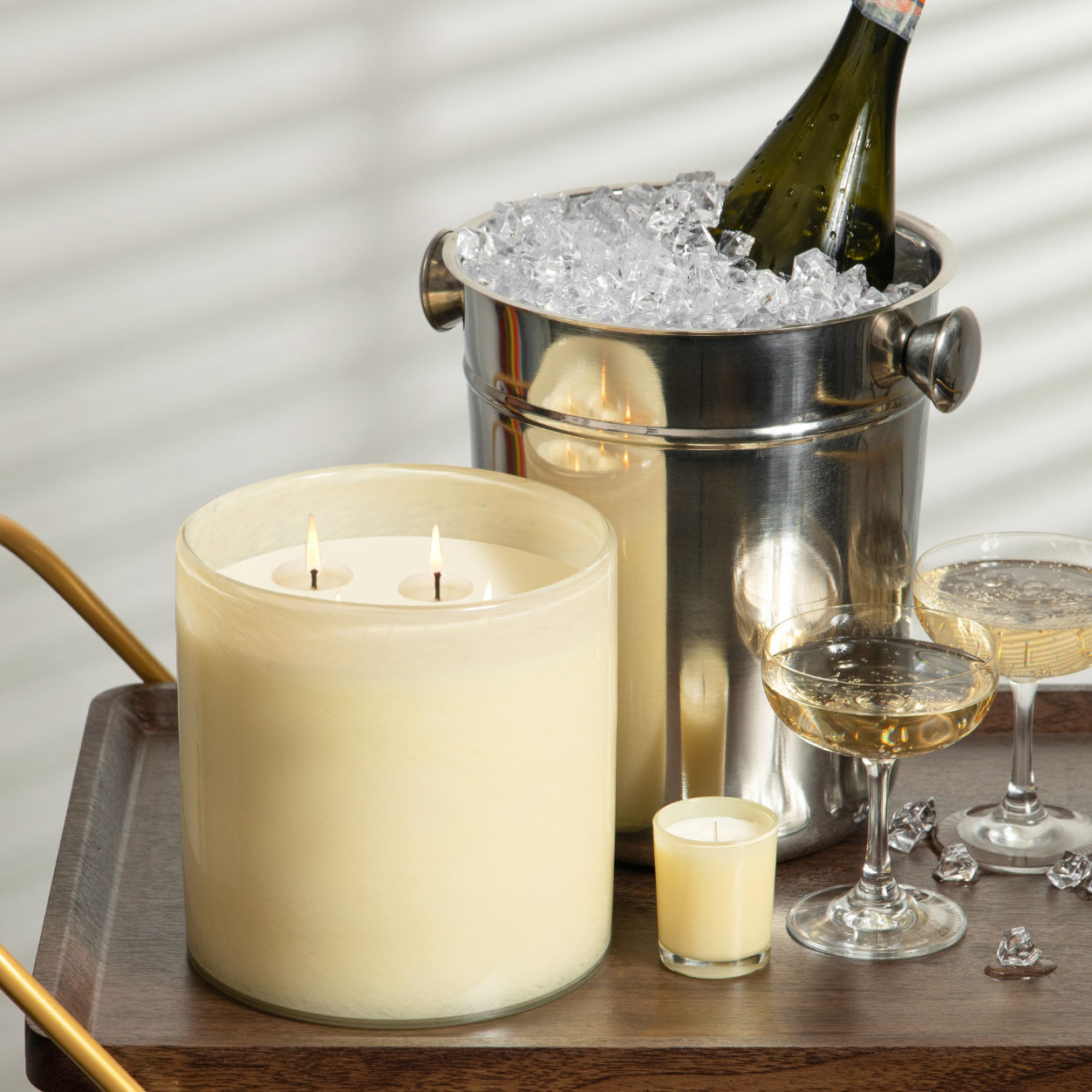 Premium Chamomile Lavender Scented Soy Candle - Relaxing Aromatherapy for Home, Spa & Bedroom - Handmade Natural Wax Candle with Essential Oils - Perfect for Stress Relief & Romantic Ambiance
