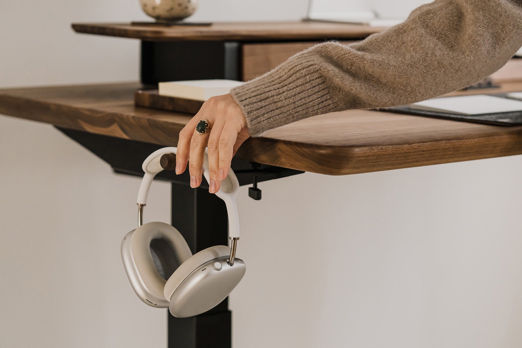 Premium Desk Mounted Headphone Hook - Space Saving Headset Holder for Gaming, Office & Home Use - Durable Metal Headphone Stand for Ergonomic Workspace Organization