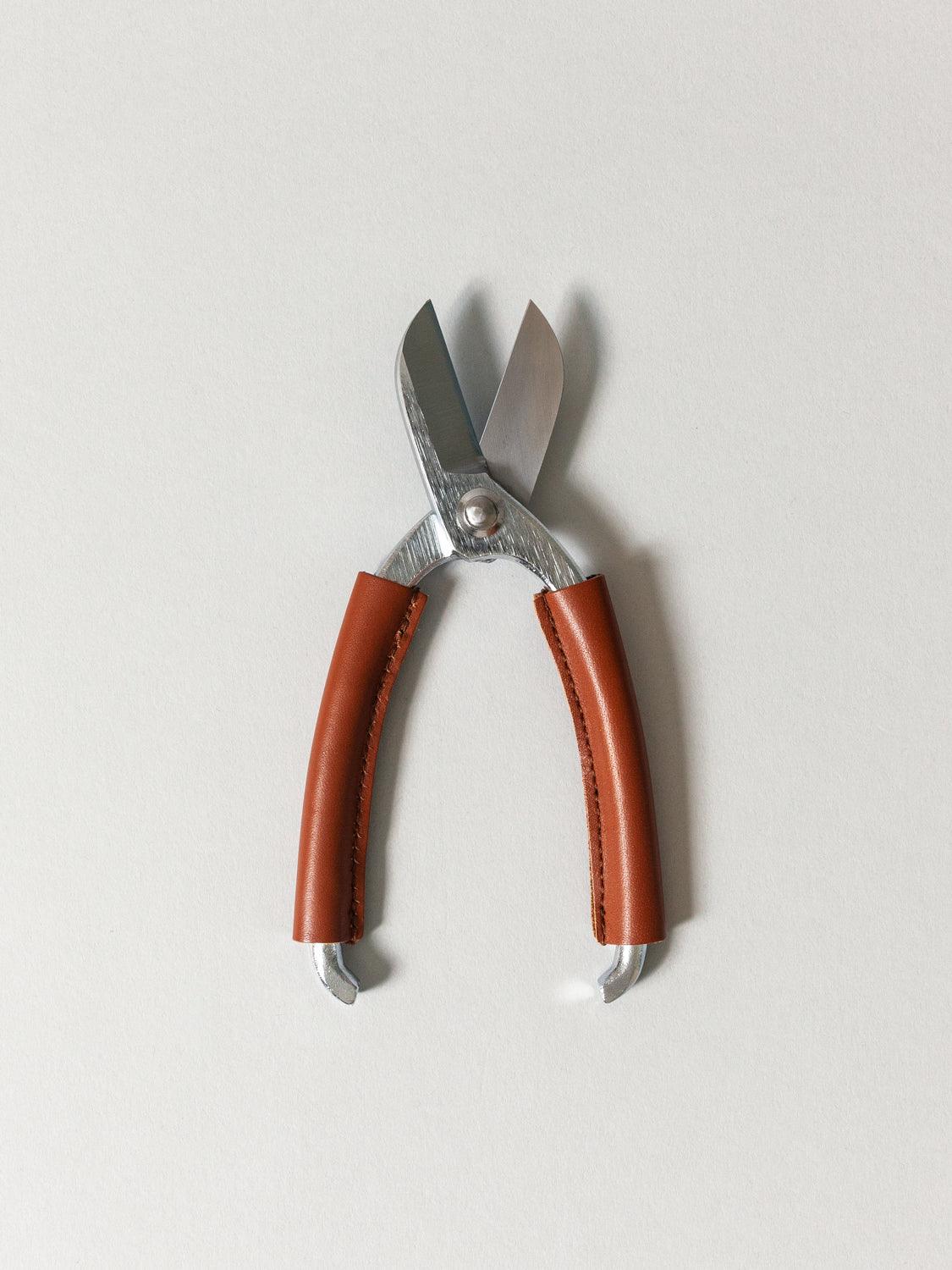 Premium Japanese Leather Ikebana Scissors - Sharp Floral Shears for Flower Arranging, Bonsai & Ikebana Art - Perfect for Gardeners, Florists & DIY Enthusiasts