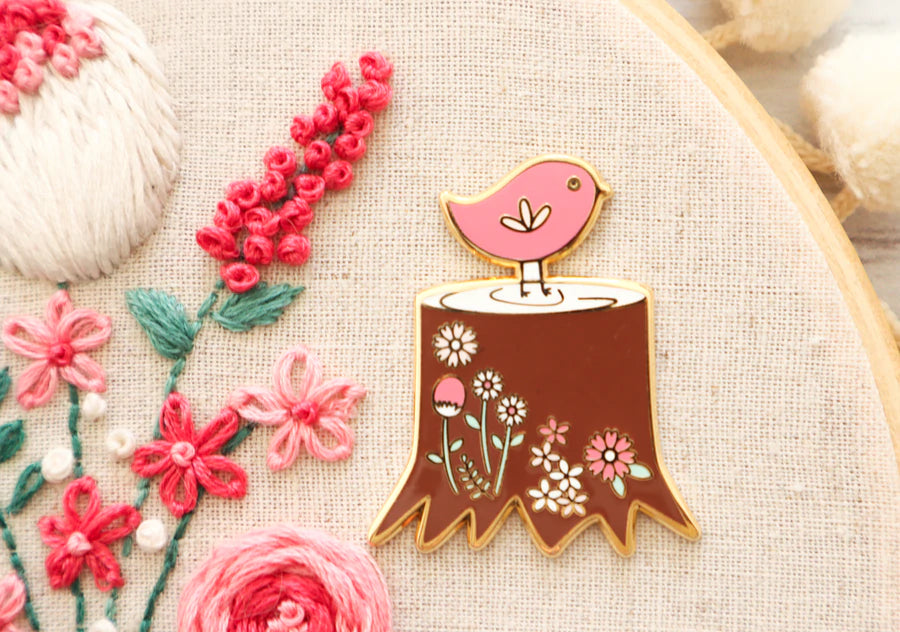 Flamingo Toes Woodland Birdie Needle Minder - Magnetic Pin Cushion for Sewing, Quilting & Embroidery - Perfect for Crafters & DIY Enthusiasts