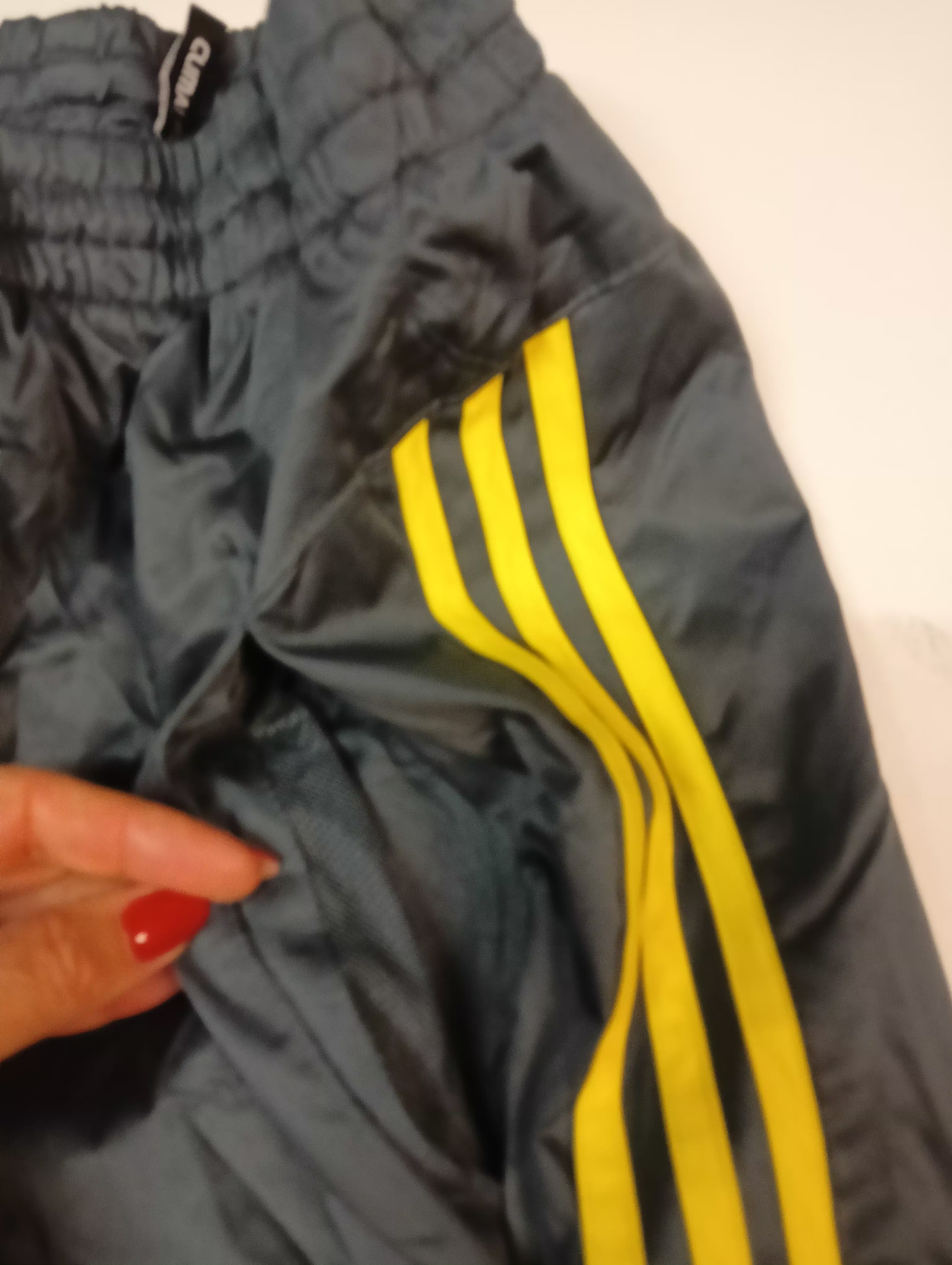 Adidas Vintage Trackpants - Men's Baggy Joggers 1677 | Retro Athletic Pants for Casual Wear, Street Style & Gym Workouts