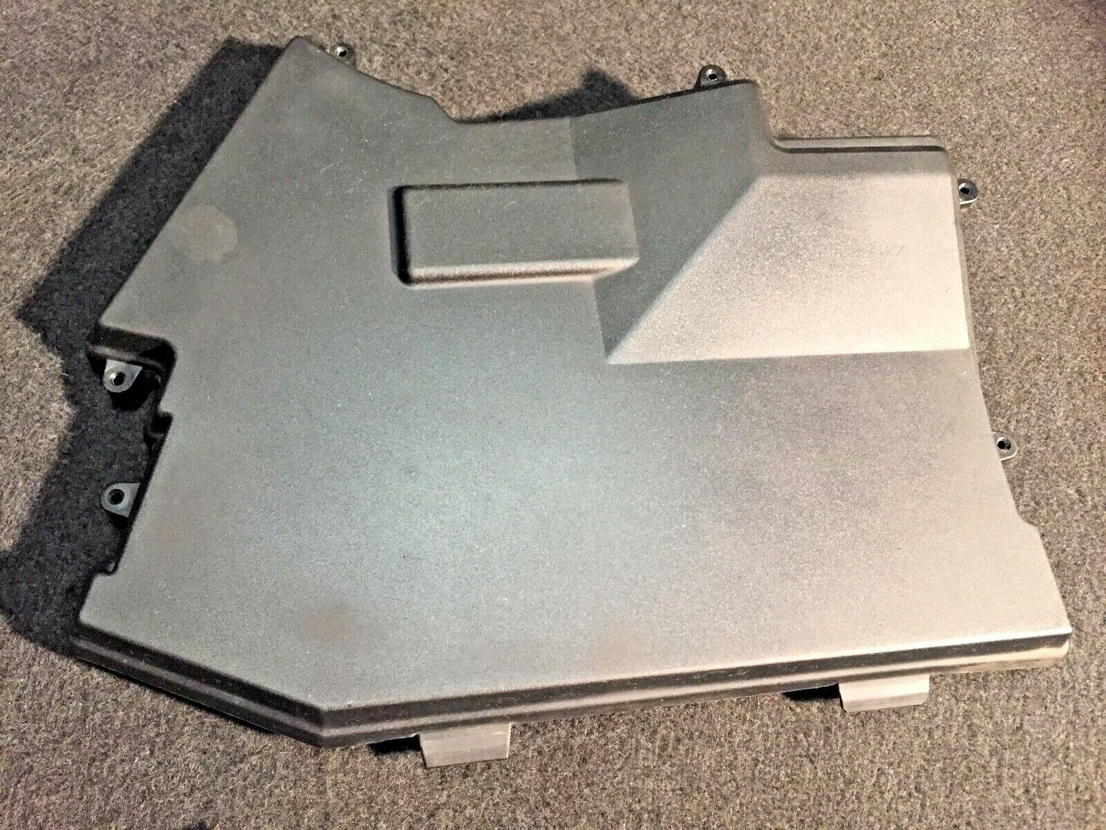02 03 04 05 BMW 745i E65 Fuse Relay Box Cover - OEM 1714090 - Genuine Replacement Part for Electrical System Protection - Perfect for DIY Car Repairs & Maintenance