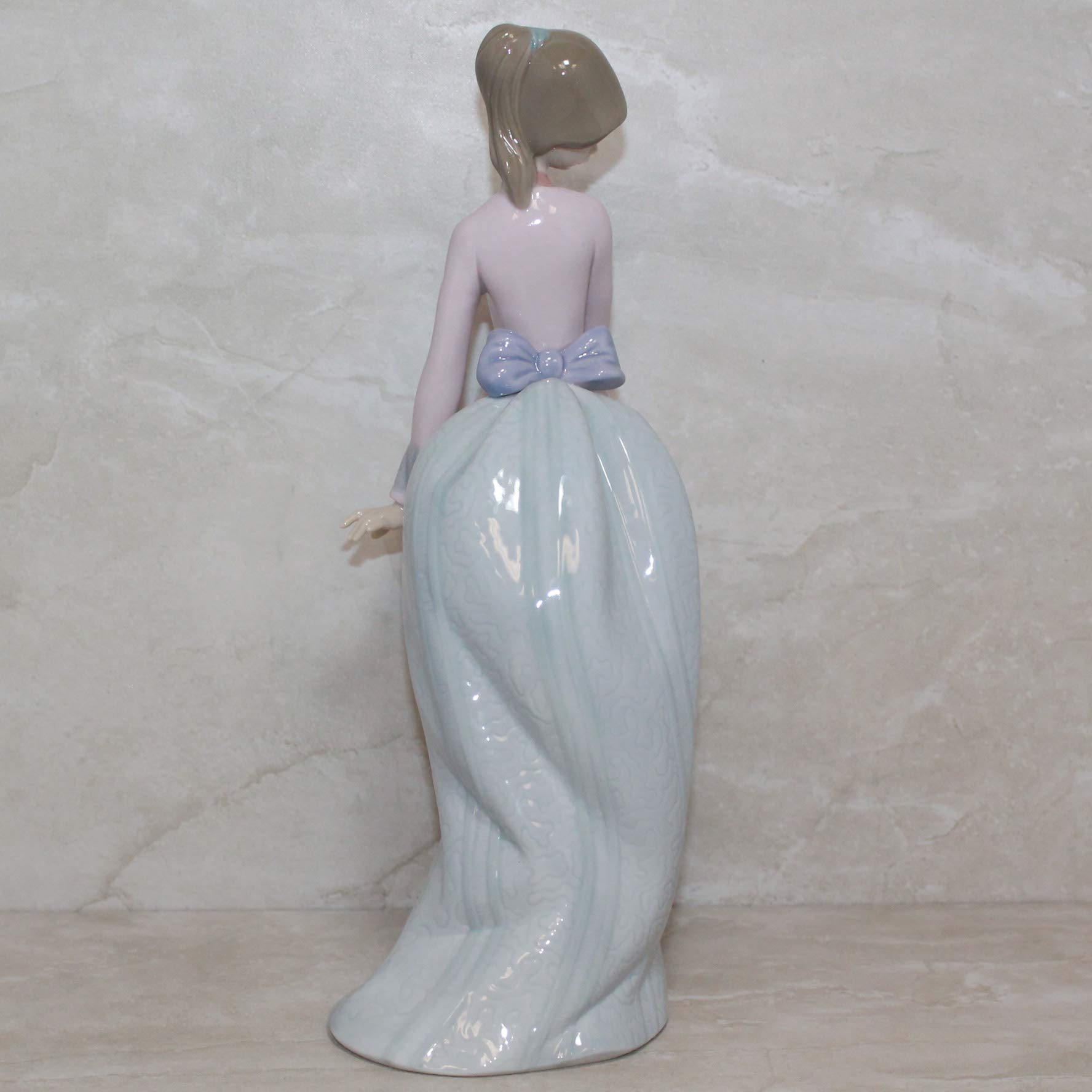 Lladro Basket of Love Porcelain Figurine - Handcrafted Glazed Collectible Home Decor for Valentine's Day Gift & Romantic Anniversary Present