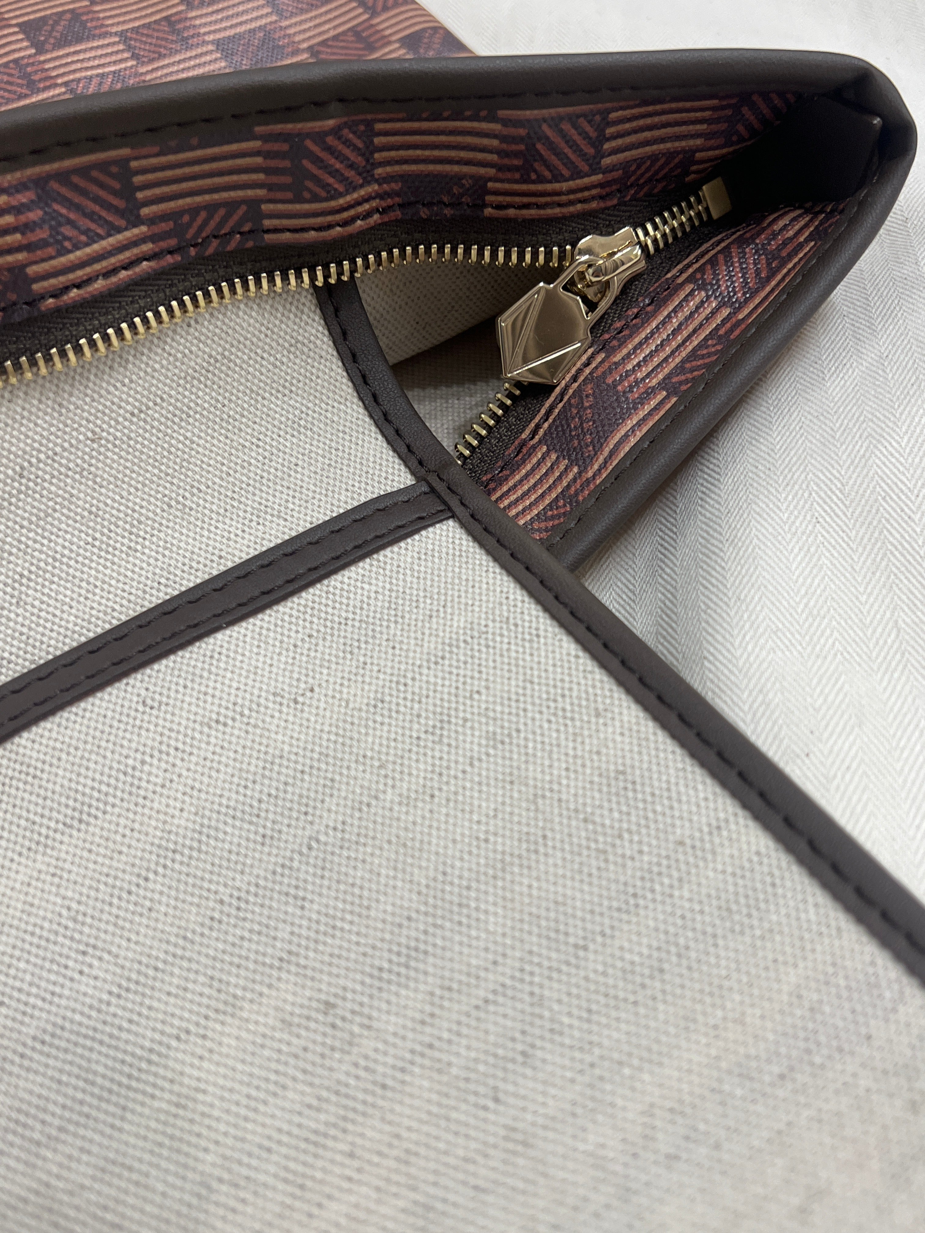 Saint Tropez Zip Tote MM Handbag - Chocolate Brown Leather Shoulder Bag for Women | Perfect for Work, Travel & Everyday Use