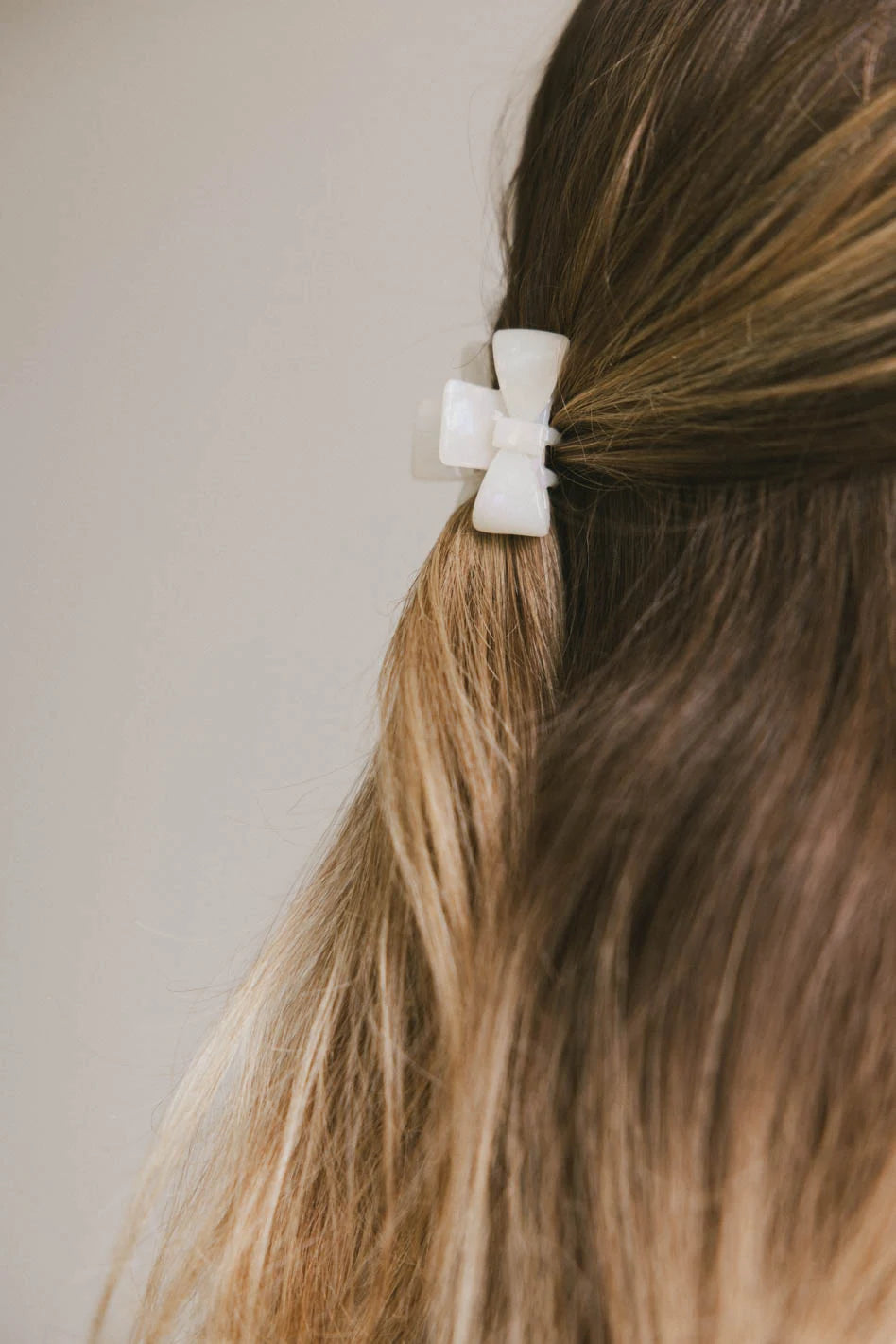 Mini White Bow Claw Hair Clip - Cute Hair Accessories for Women & Girls - Perfect for School, Parties & Everyday Hairstyles
