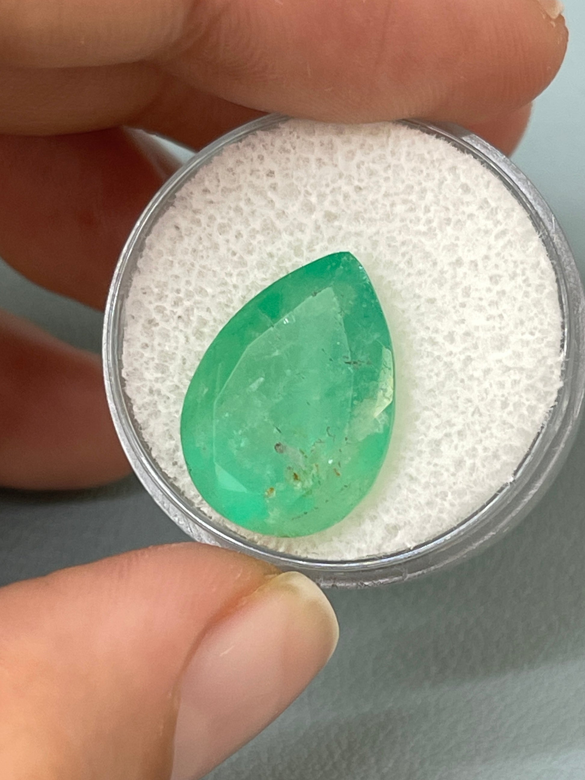 10.45 Carat Natural Colombian Emerald Pear Cut Loose Gemstone - Earthy Green 18x13mm for Jewelry Making, Engagement Rings & Luxury Gifts