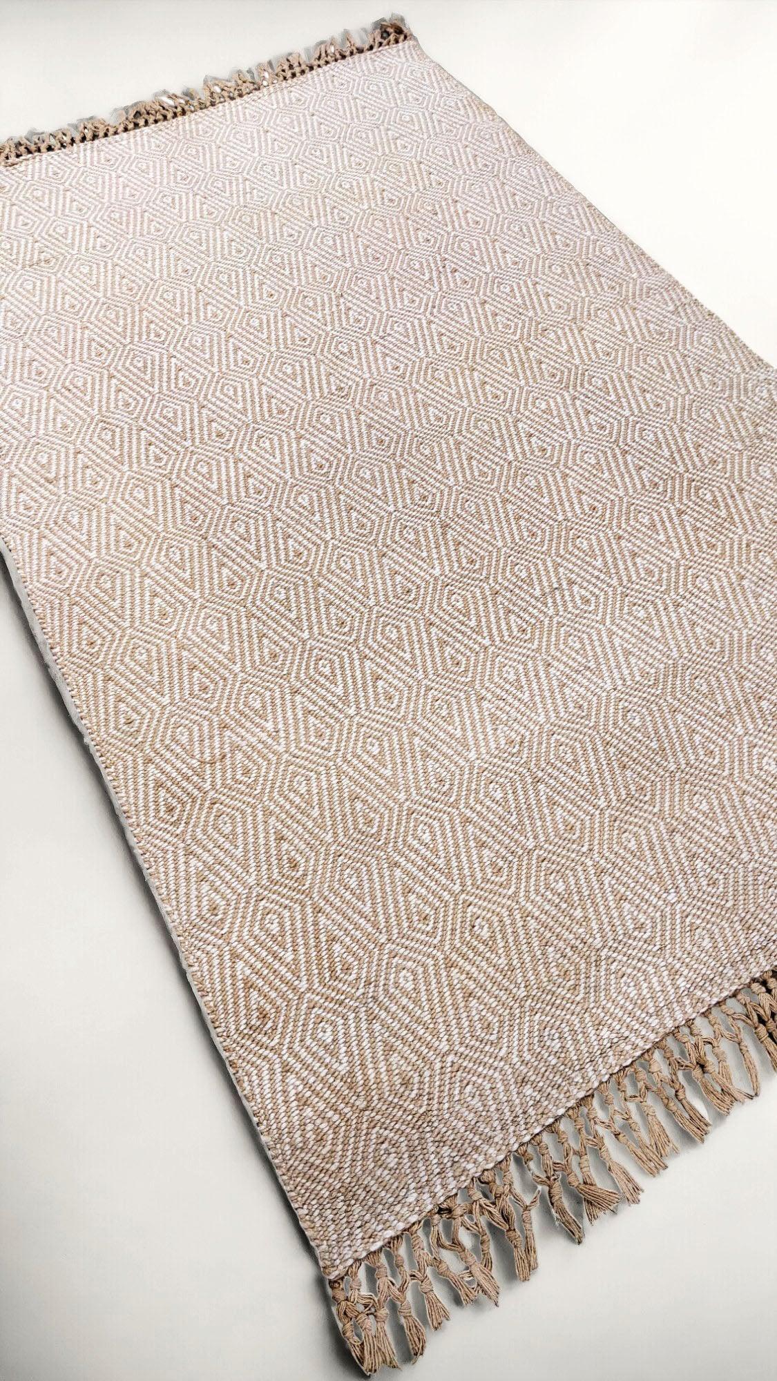 Modern Flatweave Wool Rug with Pyramid Design - 7.10 x 4.8 Feet - Soft & Durable Area Rug for Living Room, Bedroom, or Office Decor