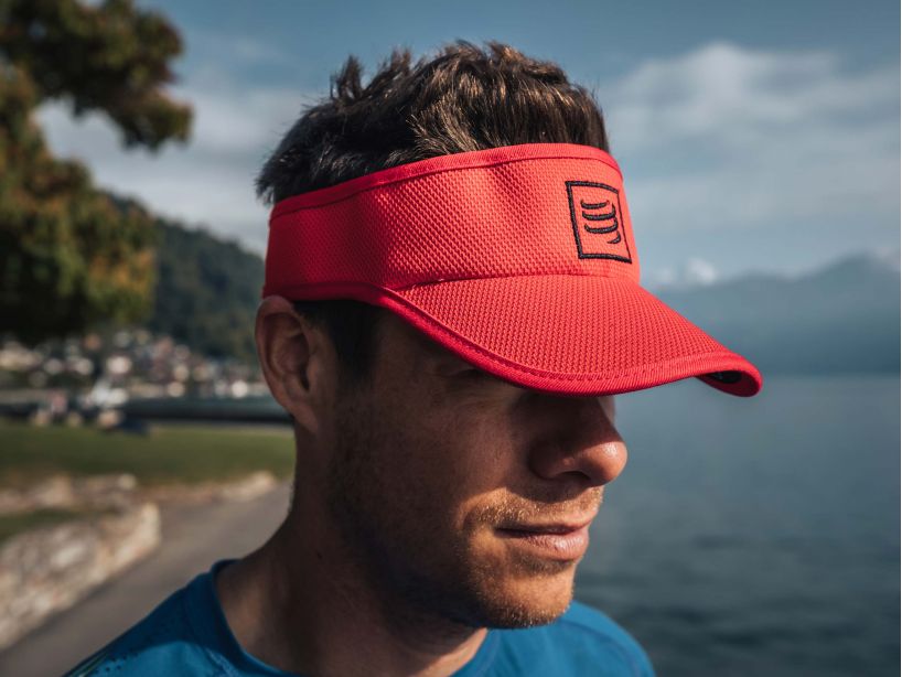 Compressport Unisex Running Visor - Breathable Sun Hat for Men & Women, Lightweight Sports Headband for Running, Cycling, Hiking - Red/Black (CU00054B_301_0TU)