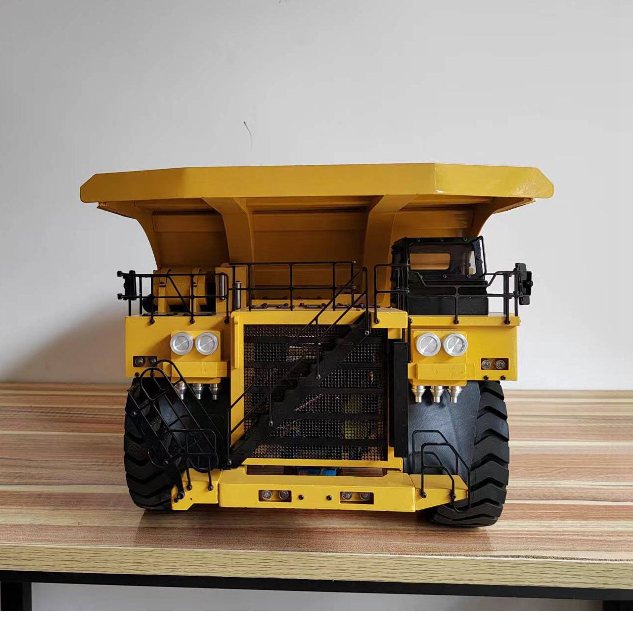 1/20 Scale Metal RC Hydraulic Mining Truck 793D - Remote Control Dump Truck with Servo Motor, I6X Radio, LED Lights & Warning Sound System - Realistic Construction Vehicle Model for Kids & Adults (Outdoor Play, Construction Site Simulation, Collection Display)