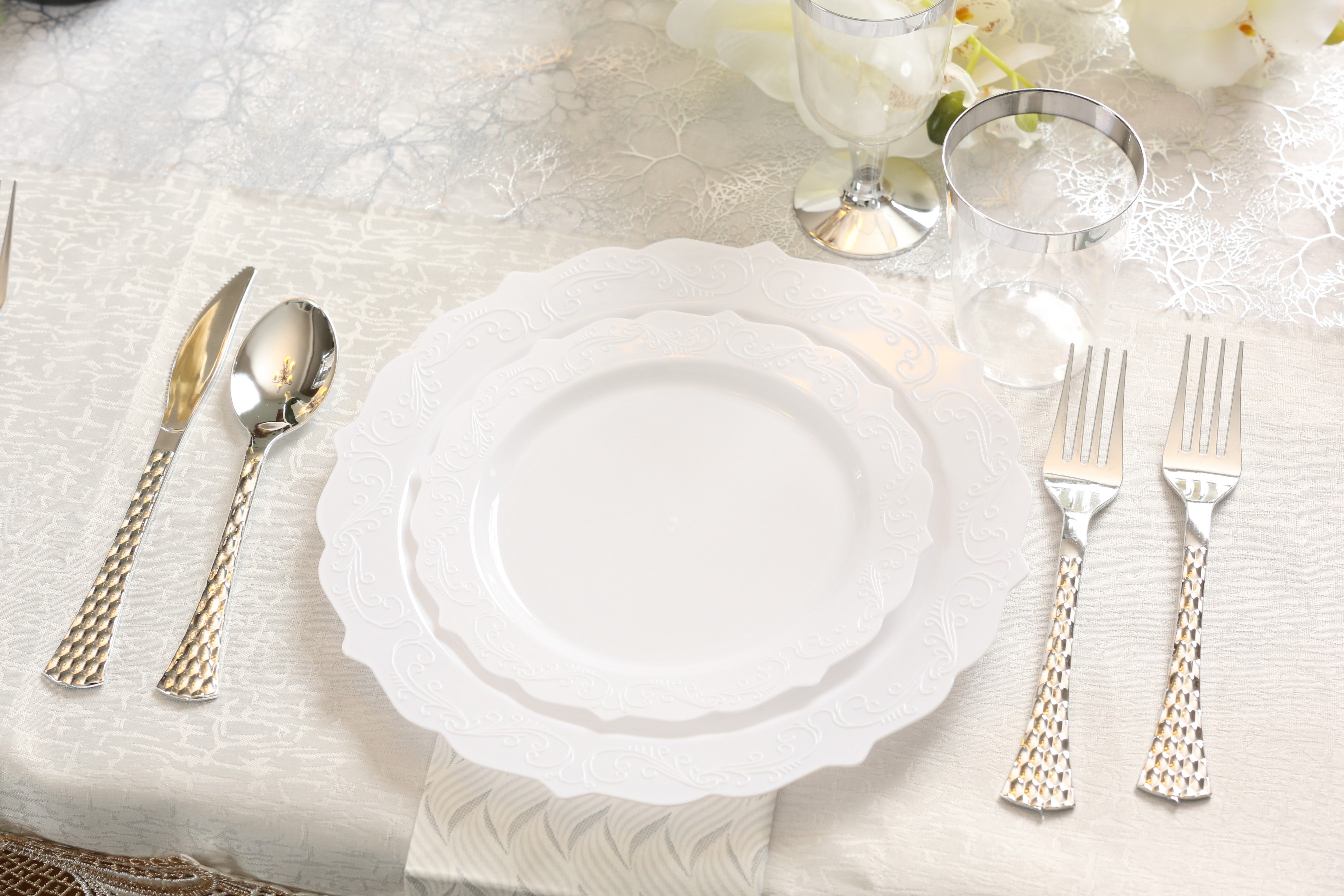 100-Piece White Round Plastic Dinnerware & Silverware Set (20 Servings) - Elegant Disposable Tableware for Parties, Picnics, Weddings & Outdoor Events