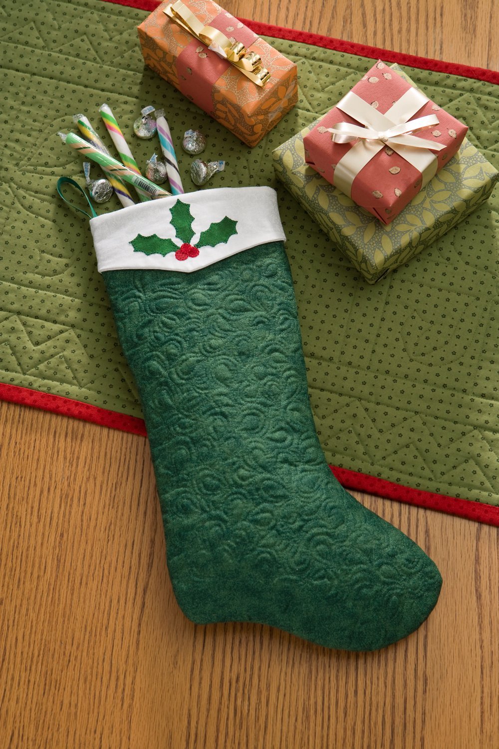 Festive Christmas Quilts - Holiday Home Decor for Cozy Winter Nights & Seasonal Celebrations | Perfect for Living Room, Bedroom & Holiday Gifting
