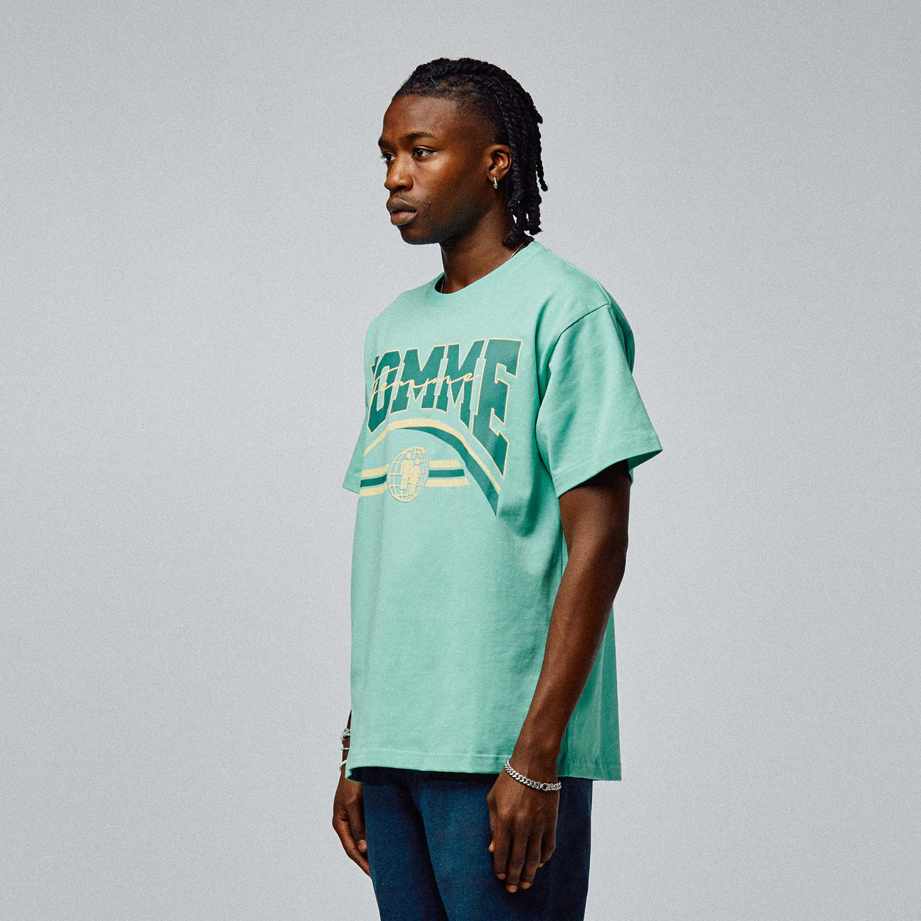 Men's & Women's Global Logo Graphic Tee in Green - Casual Streetwear for Everyday Outfits