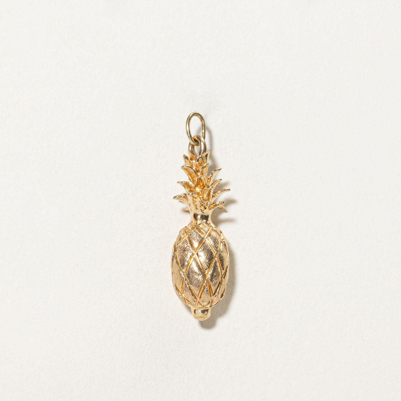 18K Yellow Gold Pineapple Charm Pendant Necklace - Elegant Jewelry Gift for Women - Perfect for Summer, Beach & Tropical Themed Outfits
