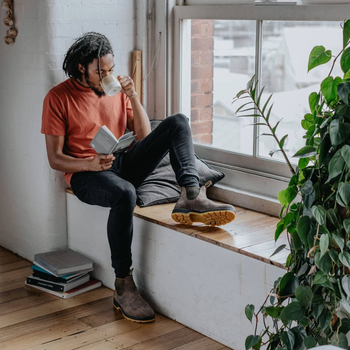 Blundstone Classics 1944 Chelsea Boots for Men & Women - Rustic Brown, Mustard, Black - Comfortable & Durable for Work, Hiking & Everyday Wear