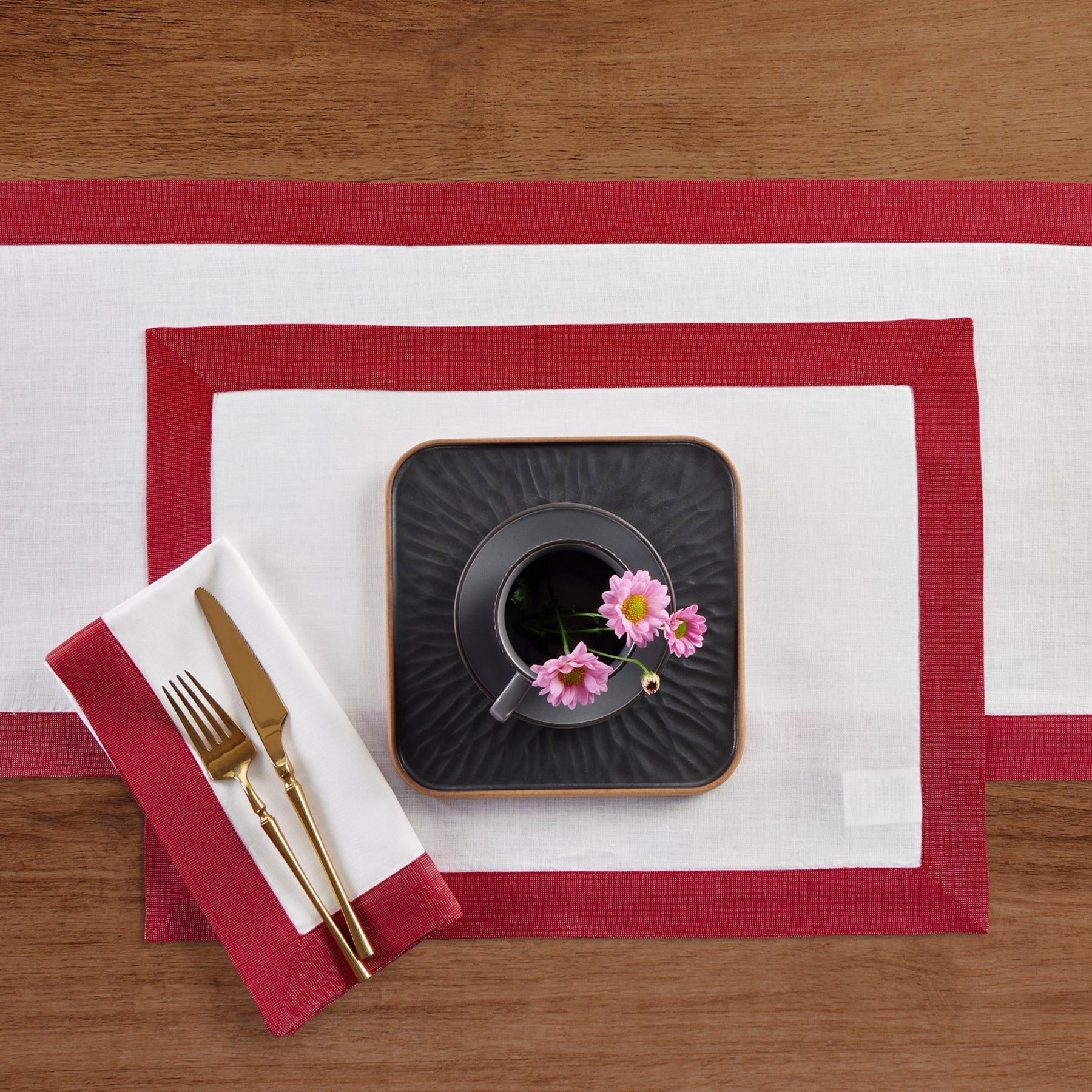 Festive Edge Placemats Set of 4 - Elegant Holiday Table Decor for Christmas, Thanksgiving & Dinner Parties - Waterproof & Washable Round Place Mats