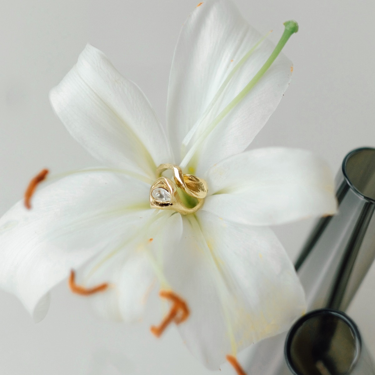 Single Blossom Ring - Delicate Floral Jewelry for Women, Dainty Flower Ring for Everyday Wear, Perfect Gift for Her - Ideal for Weddings, Anniversaries & Special Occasions