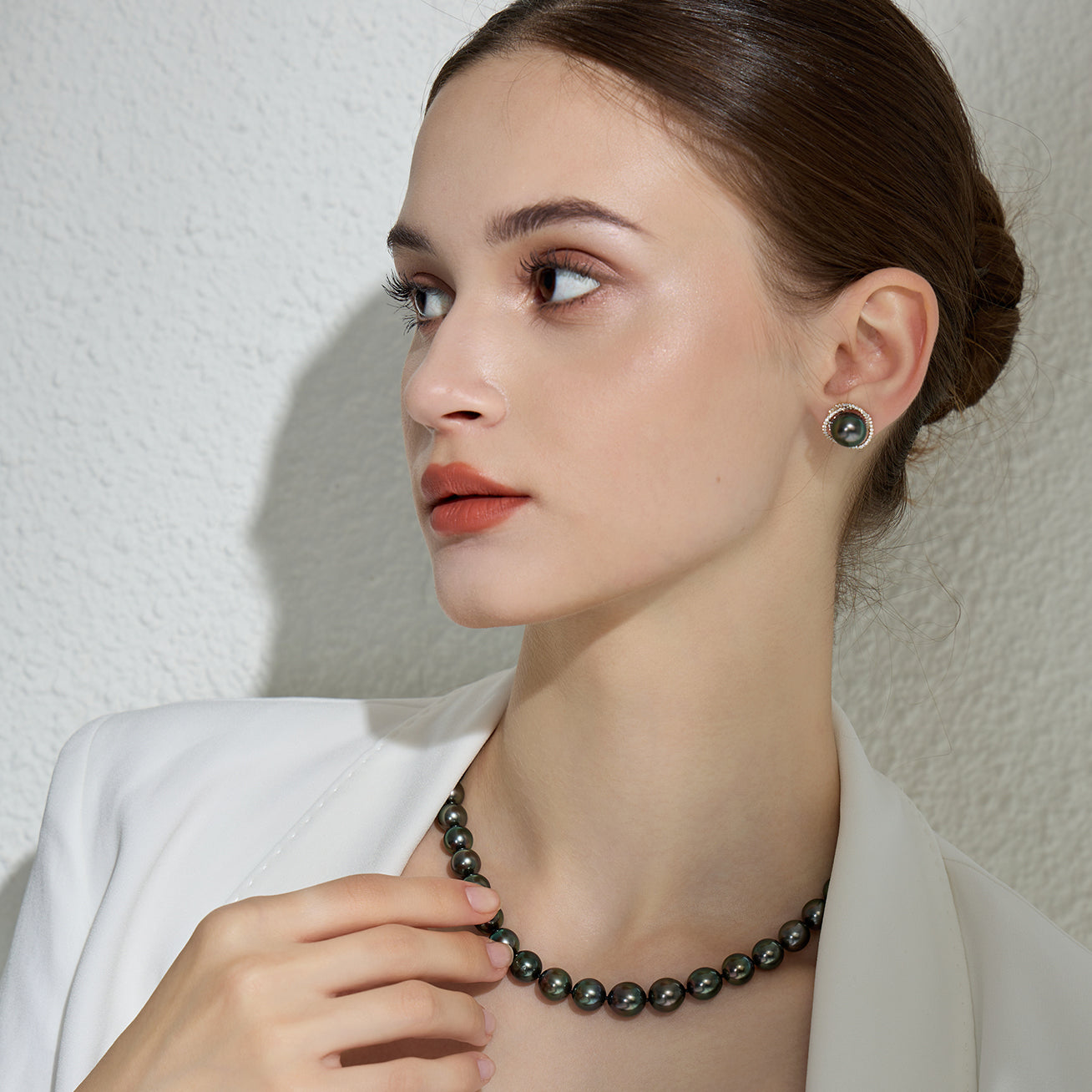 18K Gold Tahitian Pearl Earrings for Women - Luxury Dangle Earrings with Black Pearls - Perfect for Weddings, Parties & Special Occasions (KE00130)