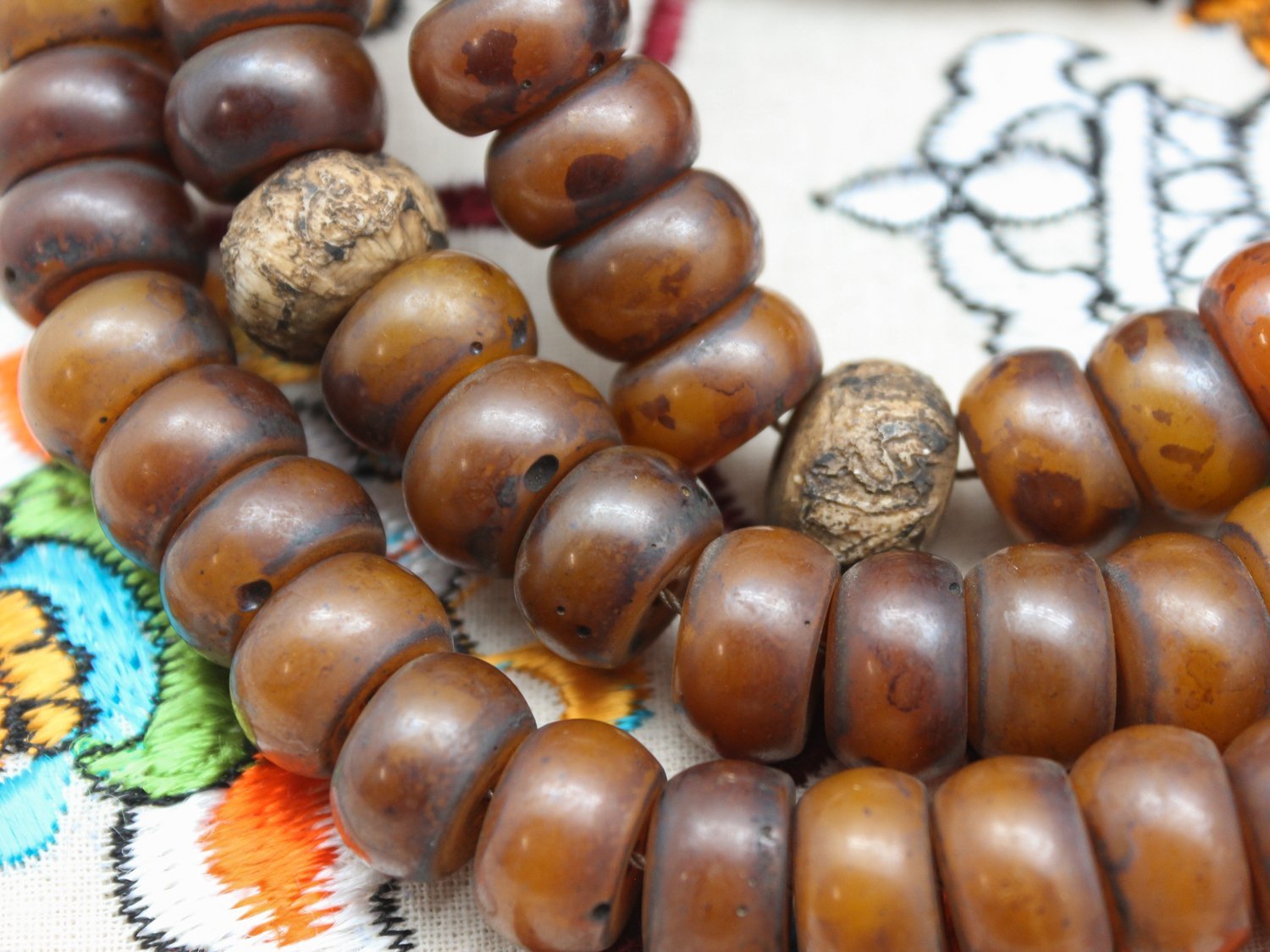 Authentic Himalayan Copal Mala Beads - 108 Prayer Beads for Meditation, Yoga & Spiritual Healing | Handmade Buddhist Necklace for Mindfulness & Stress Relief