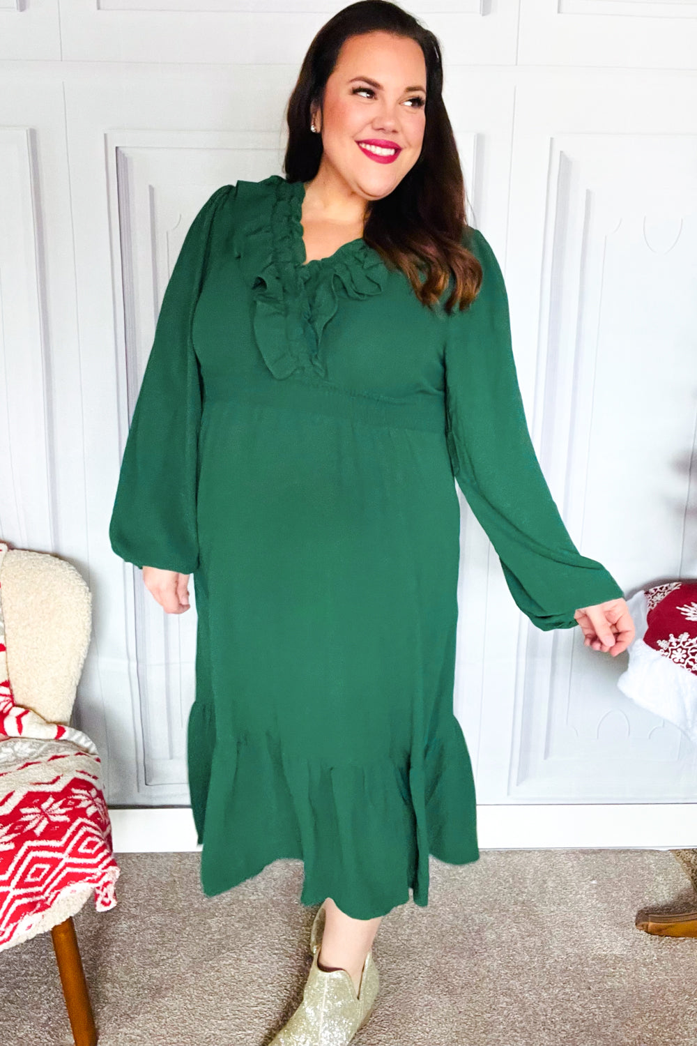 Holiday Green Overlap Ruffle V-Neck Midi Dress for Women - Elegant Party & Cocktail Attire for Christmas, New Year & Special Occasions