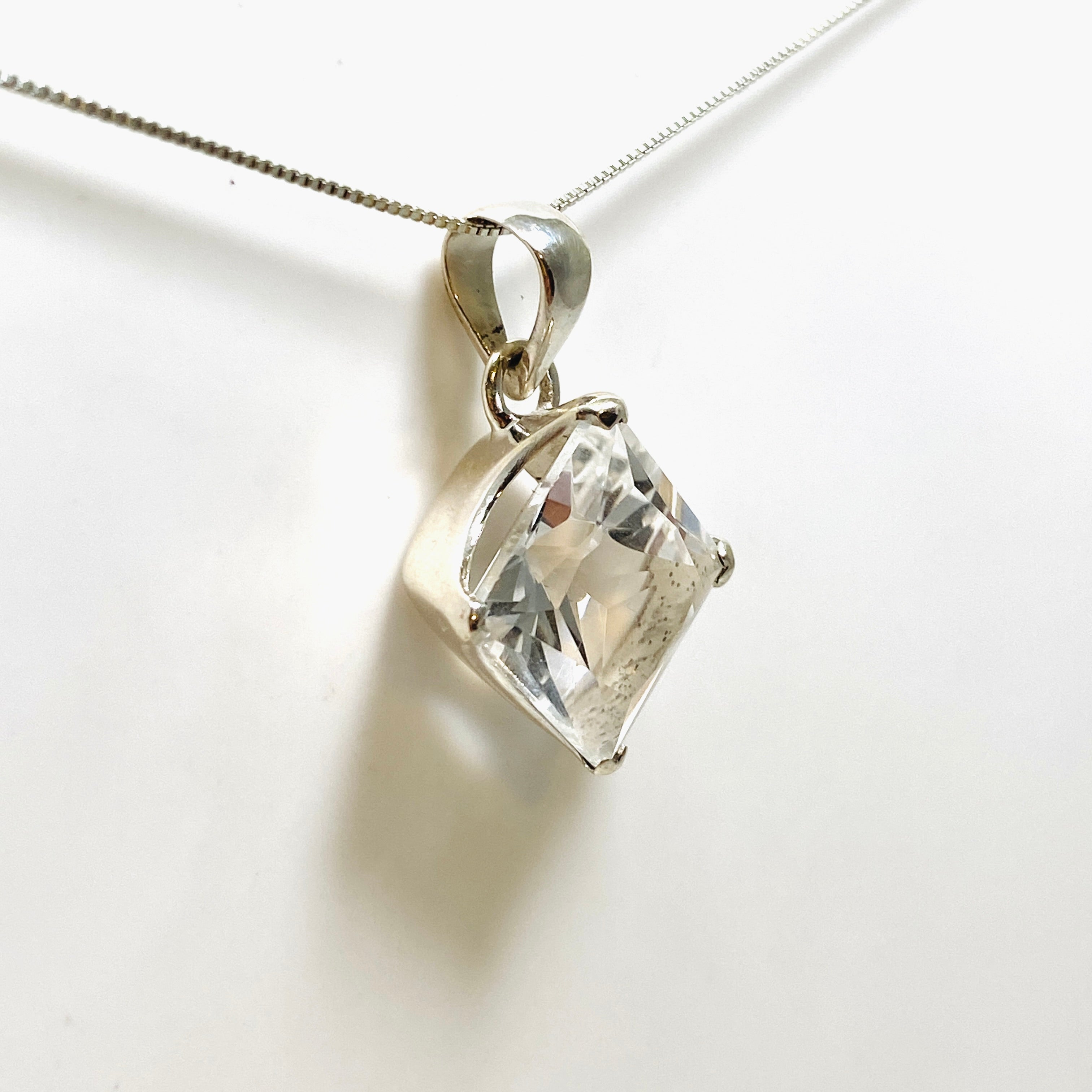 Natural Clear Quartz Square Faceted Pendant Necklace - PPGJ913 - Perfect for Meditation, Healing & Spiritual Jewelry Gifts