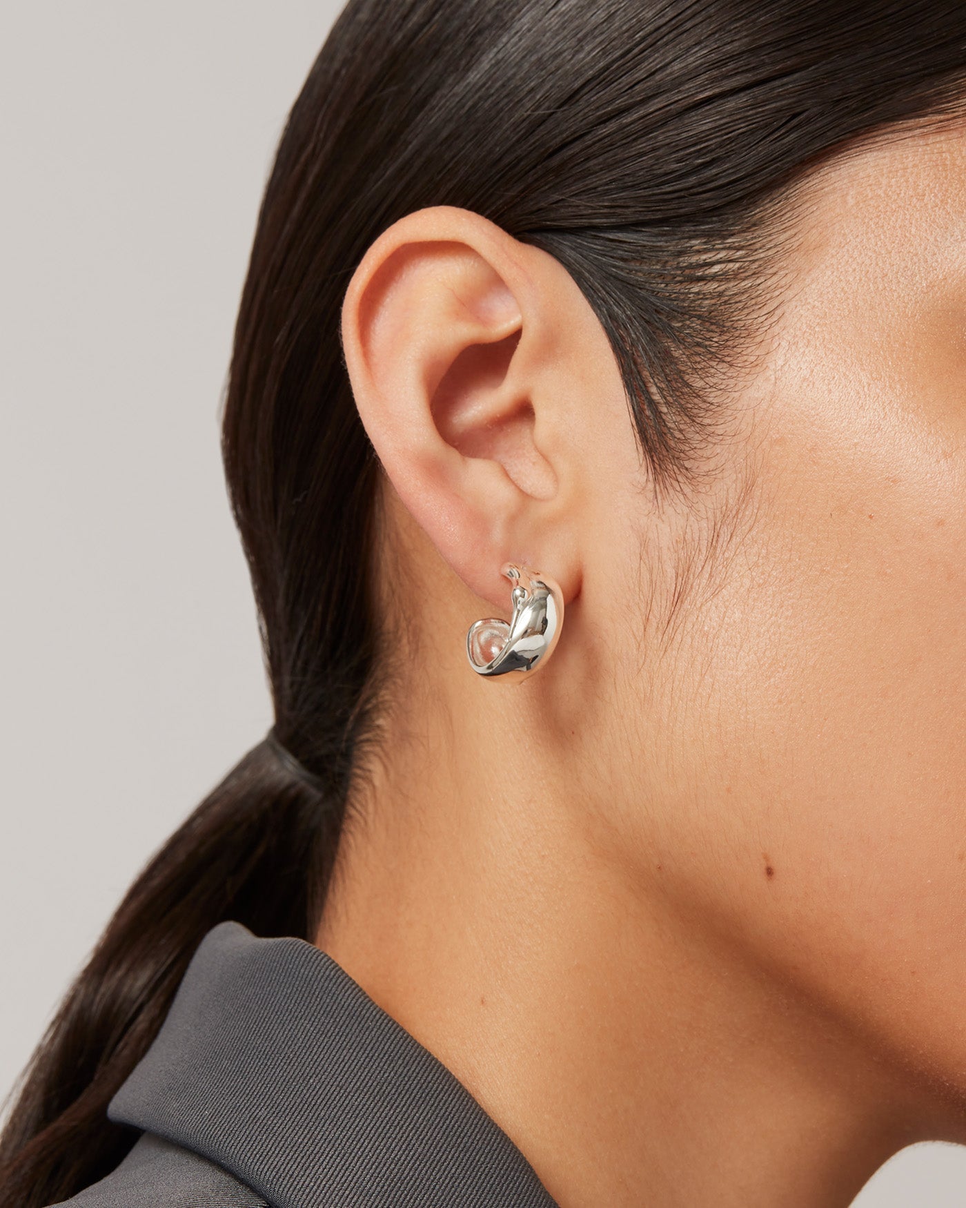 Stylish Sées Hoop Earrings for Women - Trendy Gold/Silver Fashion Jewelry - Perfect for Parties, Dating & Everyday Wear