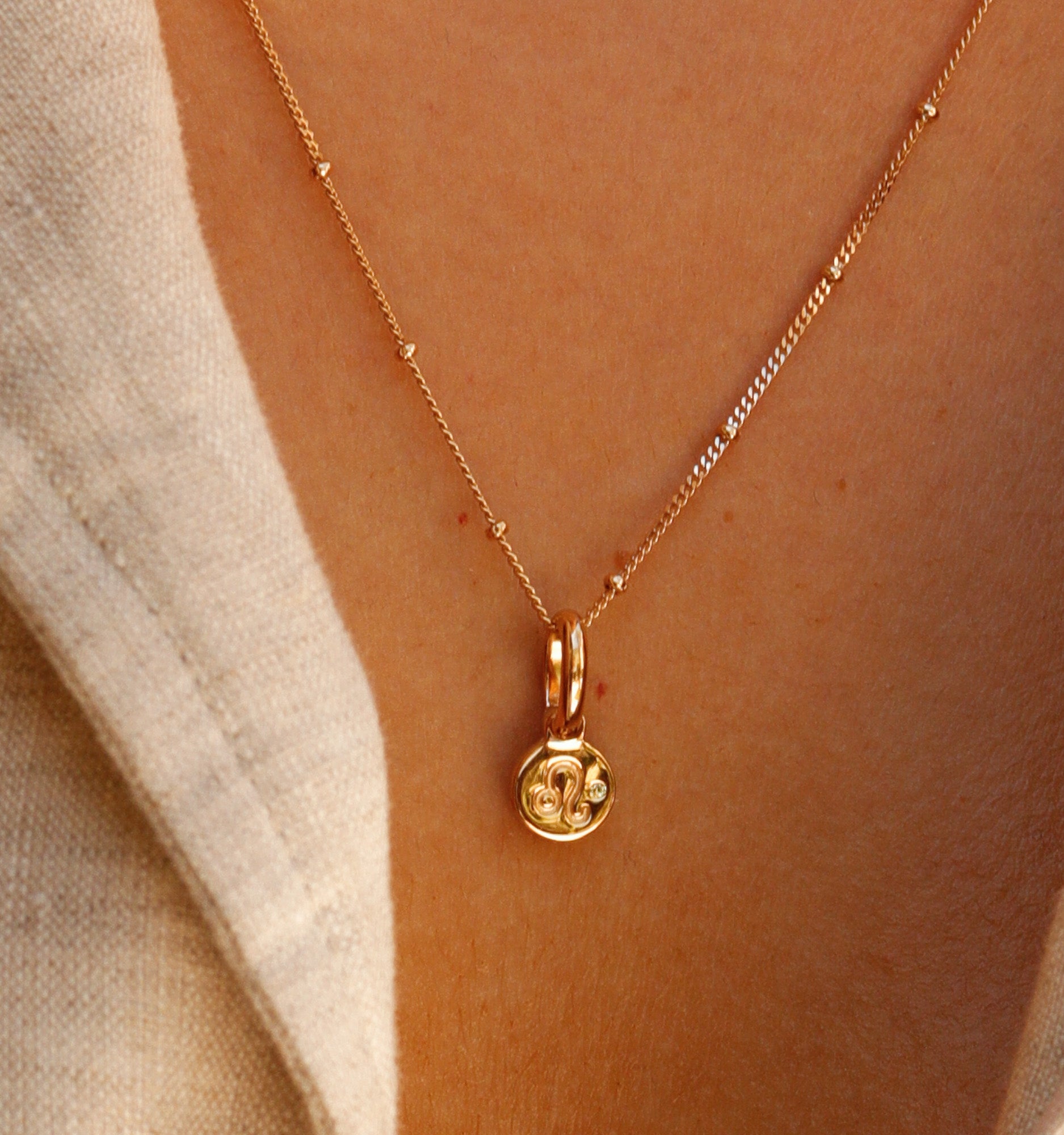Leo Zodiac Necklace - Gold & Silver Constellation Pendant for Women & Men - Perfect for Birthdays, Anniversaries & Astrology Gifts