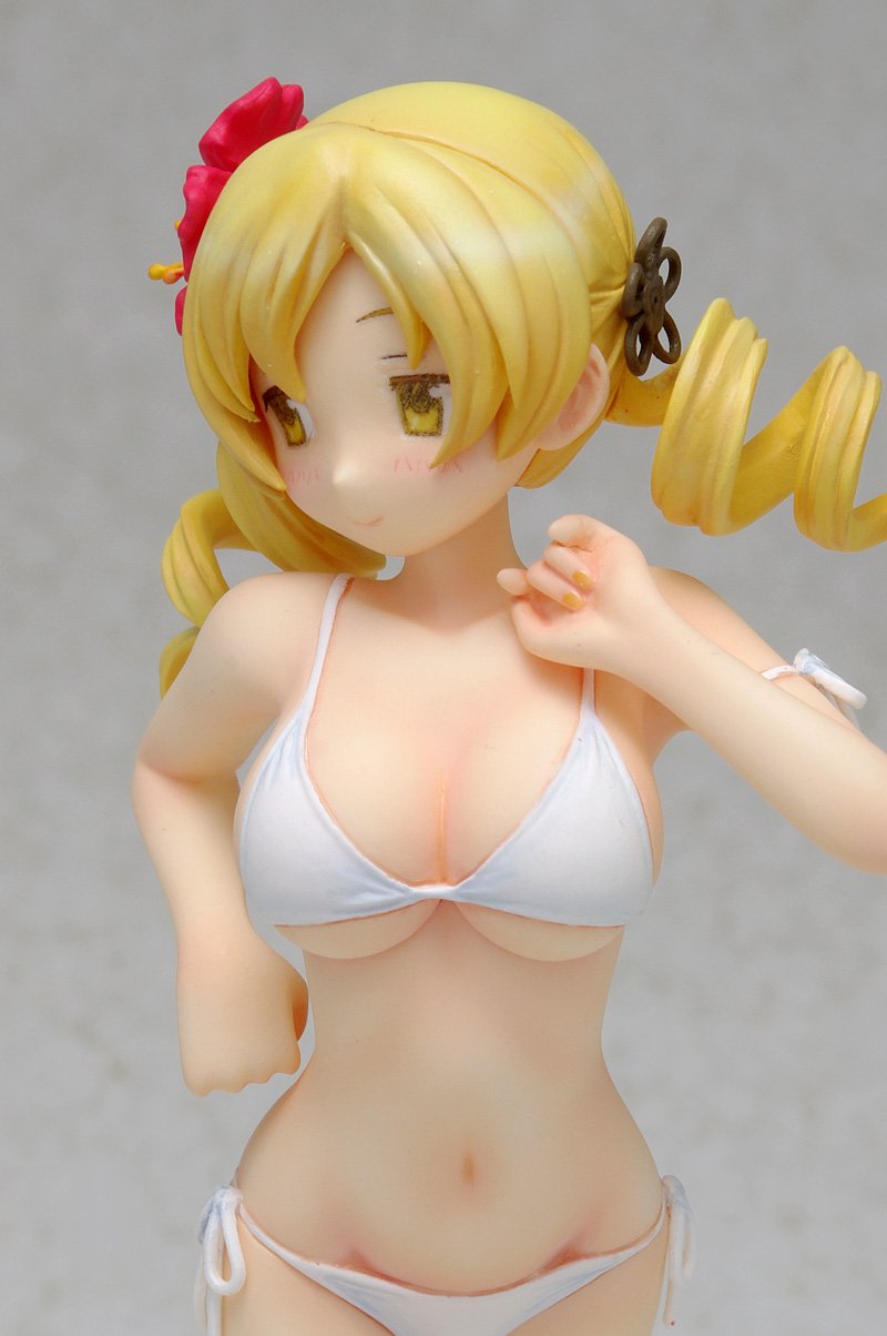 Beach Queens: Madoka Magica Tomoe Mami 1/10 Scale PVC Figure - Anime Collectible for Display & Cosplay Inspiration